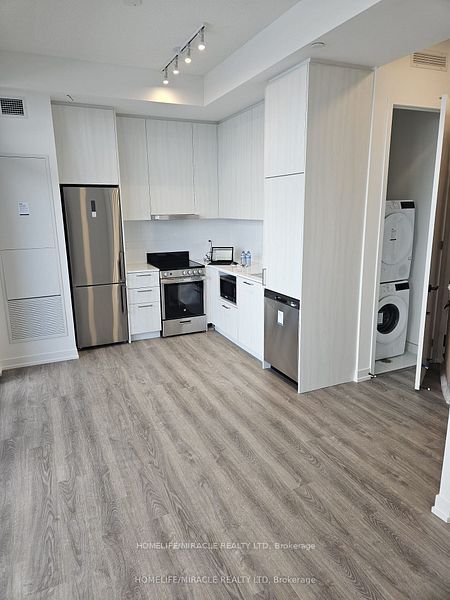 195 Commerce Street 812 Property Photo 2
