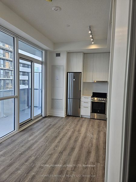 195 Commerce Street 812 Property Photo 4