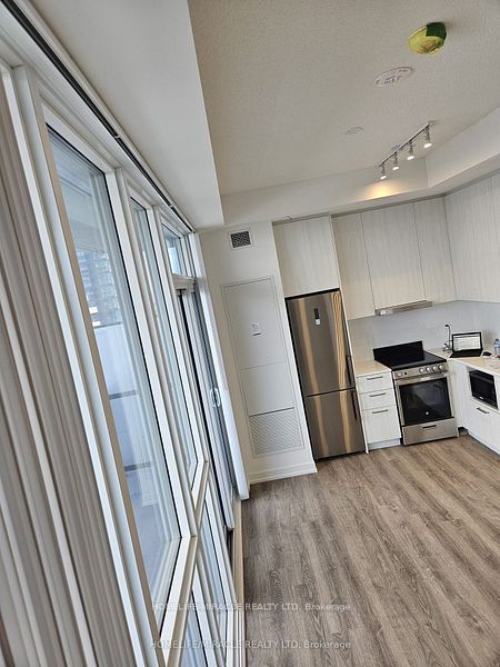 195 Commerce Street 812 Property Photo 5