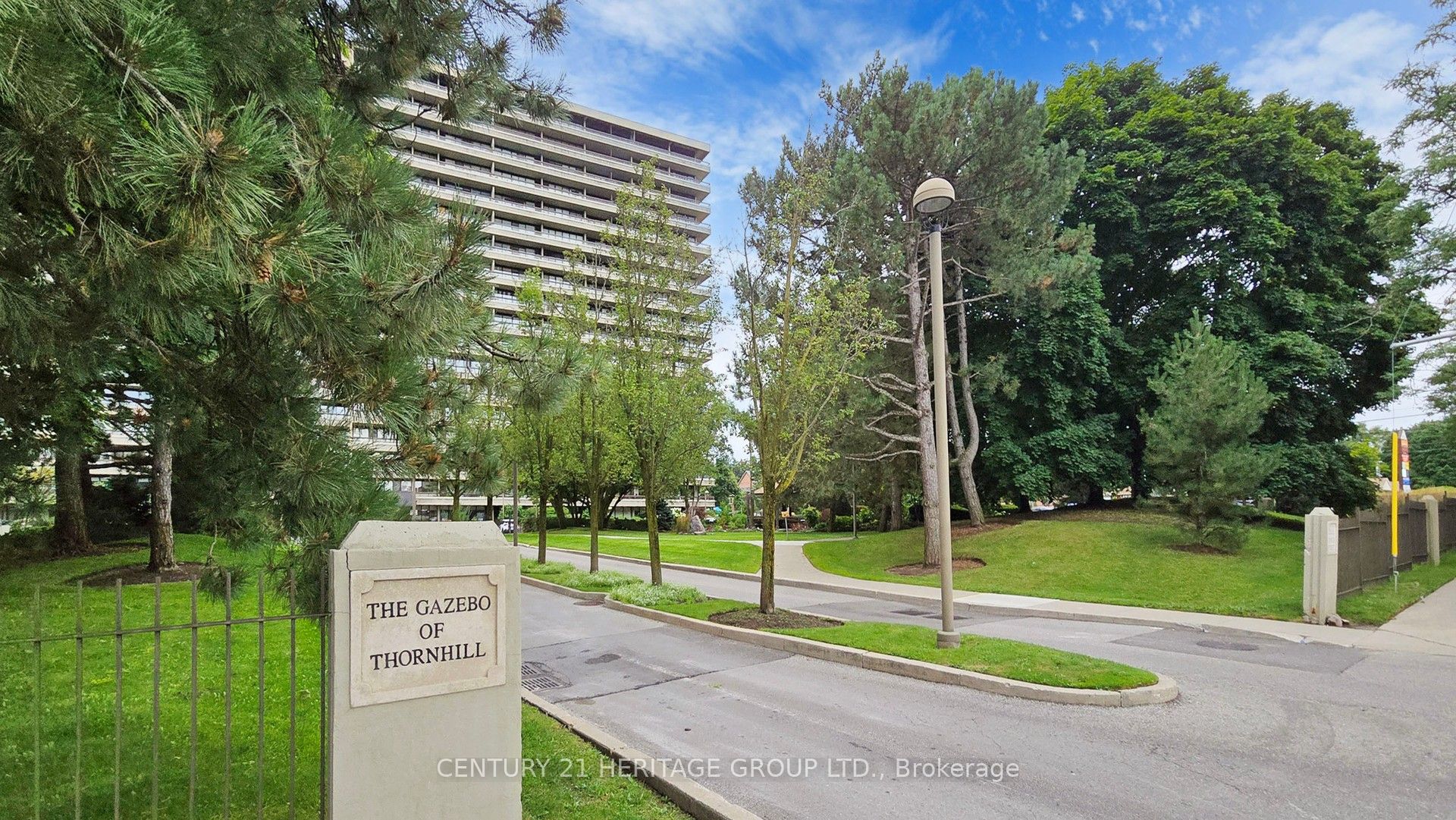 8111 Yonge St Property Photo 1