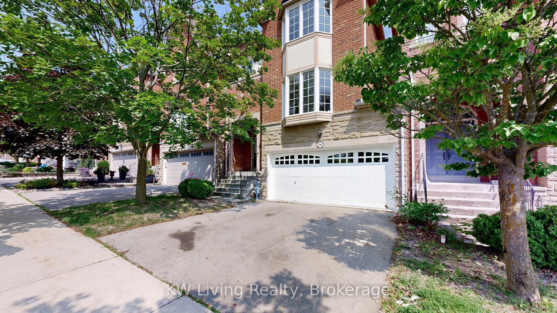 16 Carriage House Court Property Photo 1