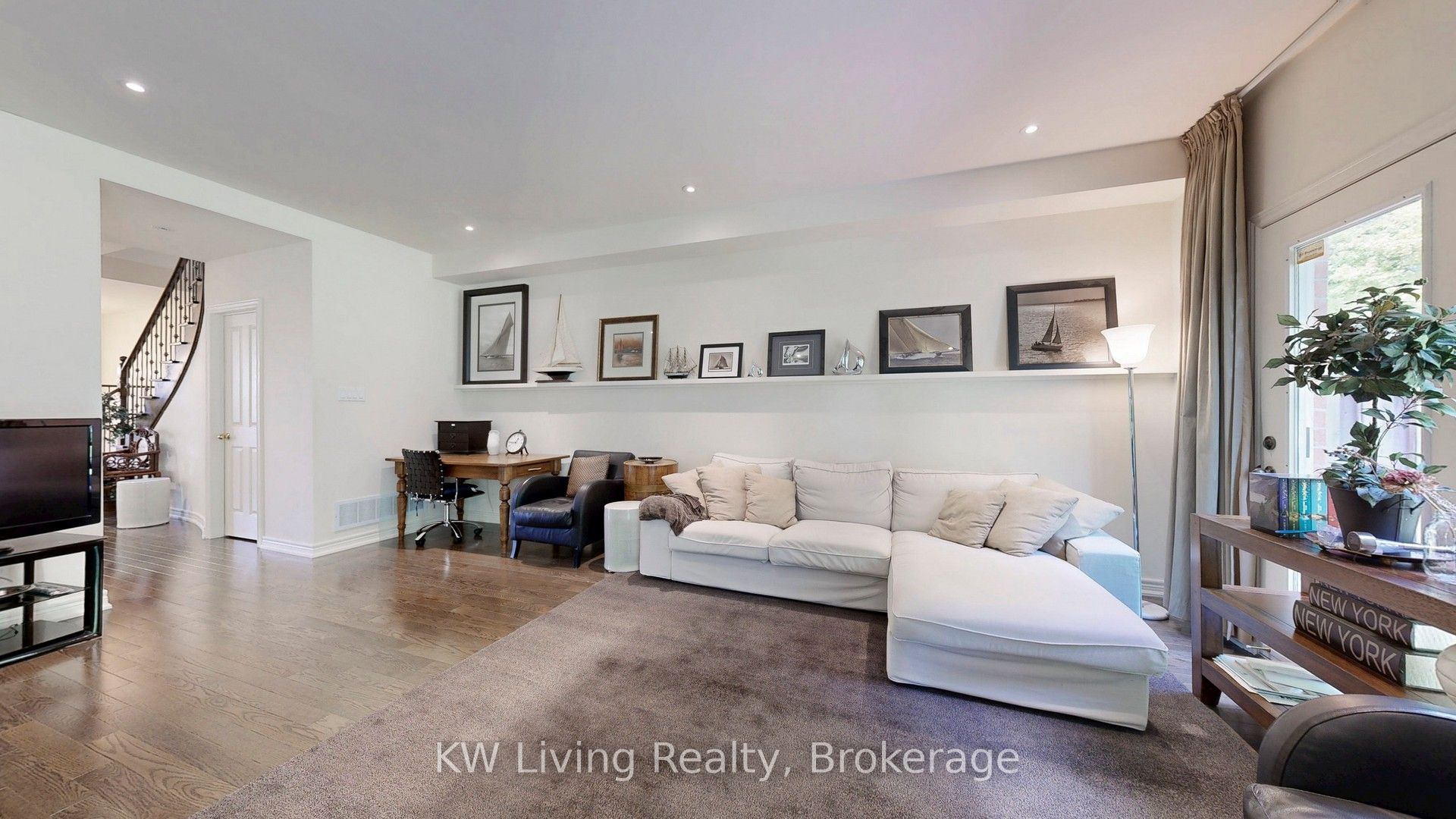 16 Carriage House Court Property Photo 3