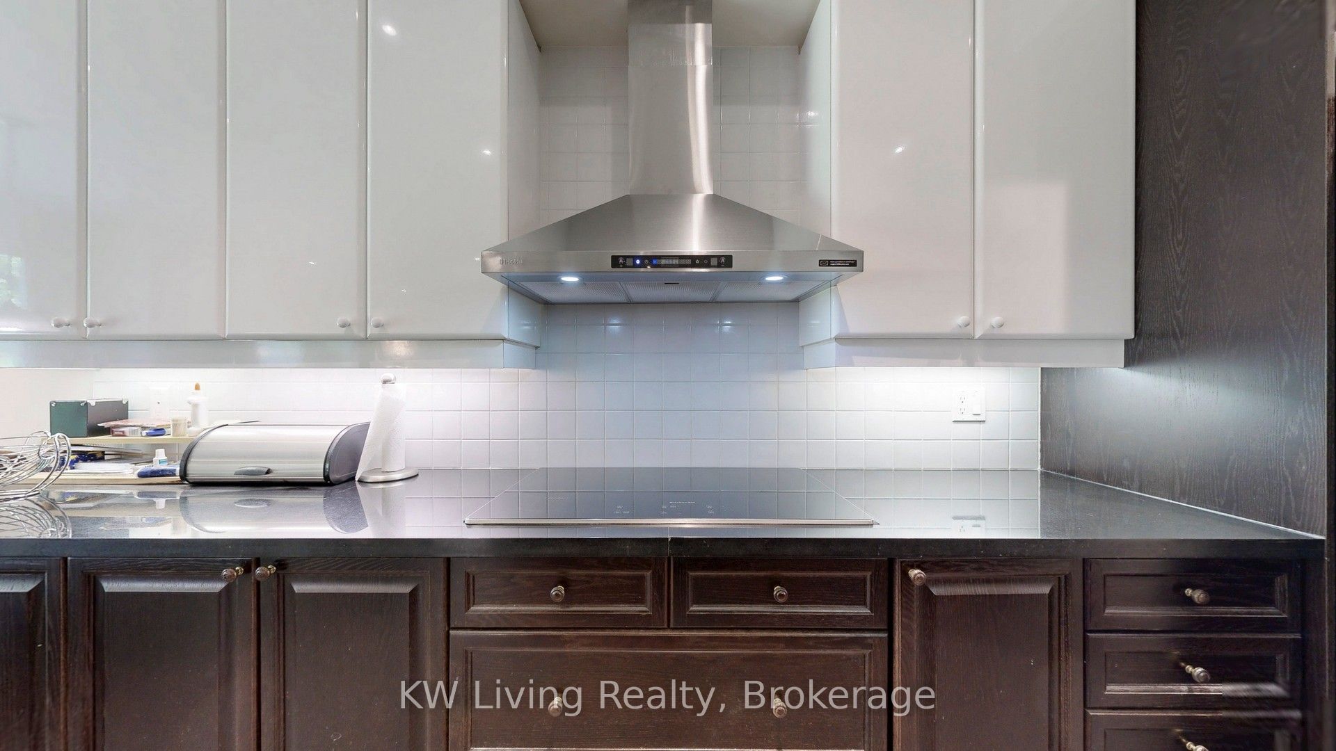 16 Carriage House Court Property Photo 4