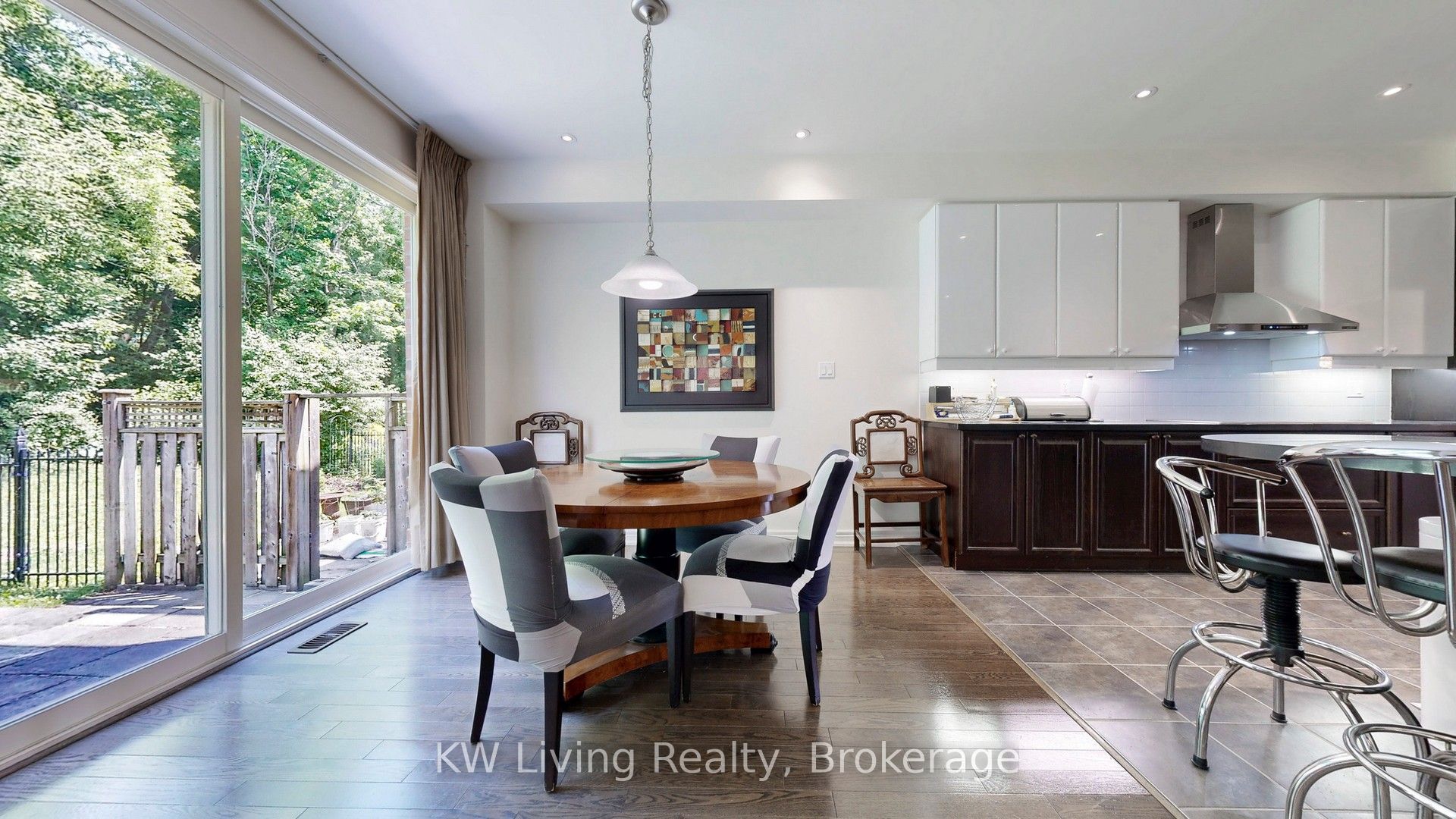 16 Carriage House Court Property Photo 7