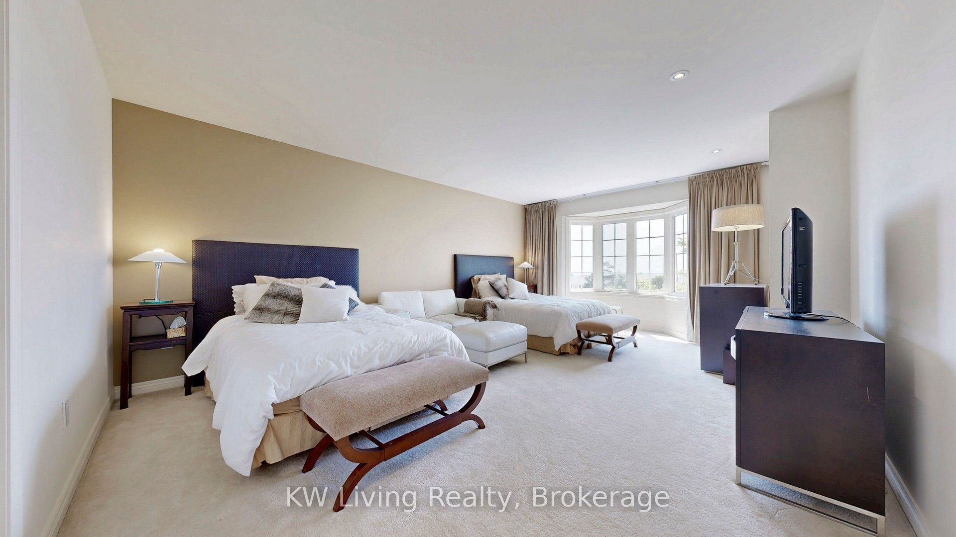 16 Carriage House Court Property Photo 11