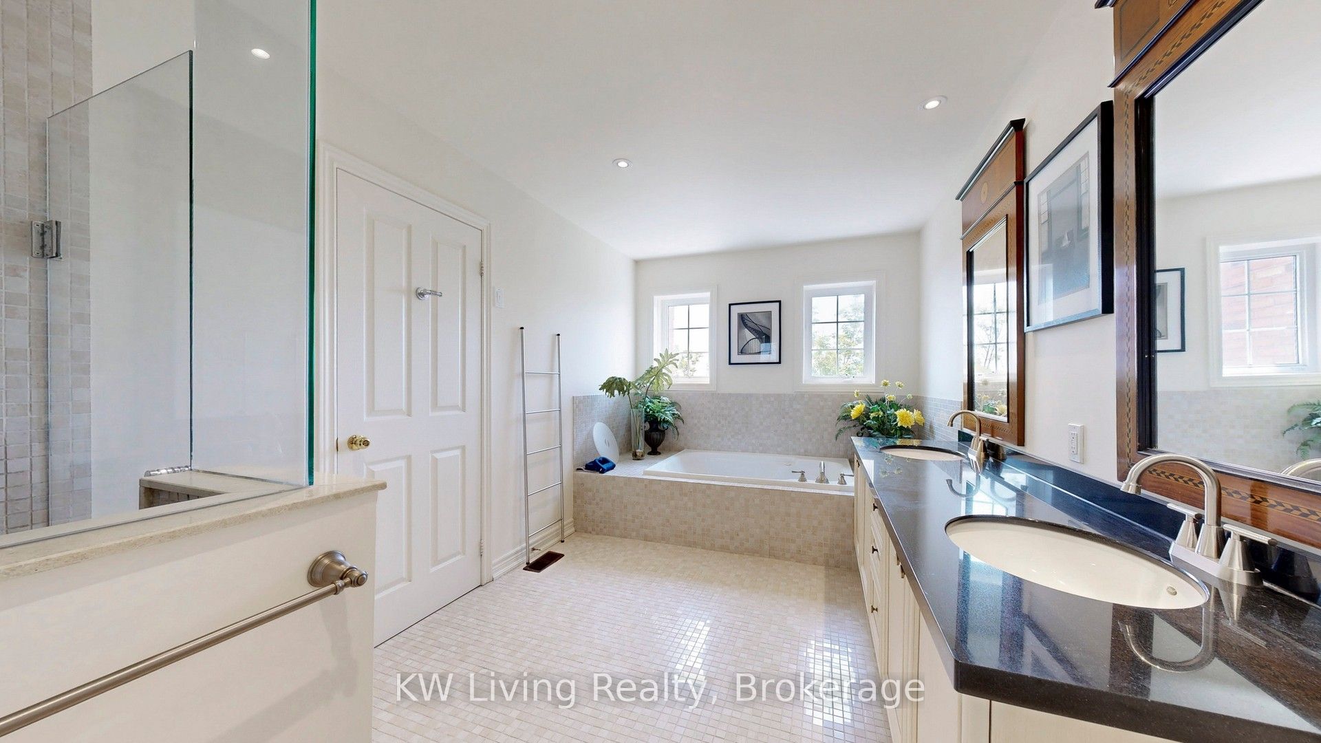 16 Carriage House Court Property Photo 13