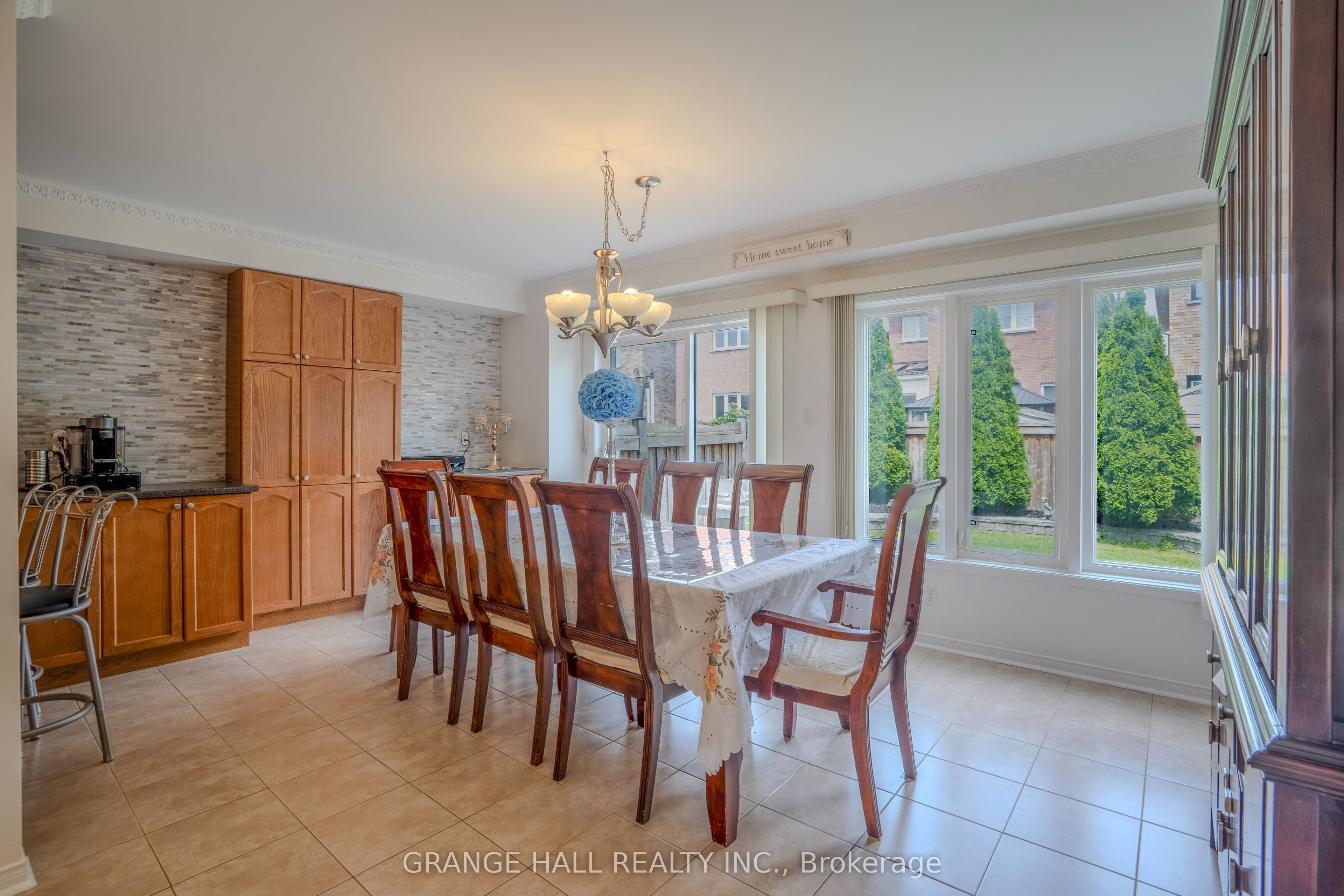 102 Venice Gate Drive Property Photo 8
