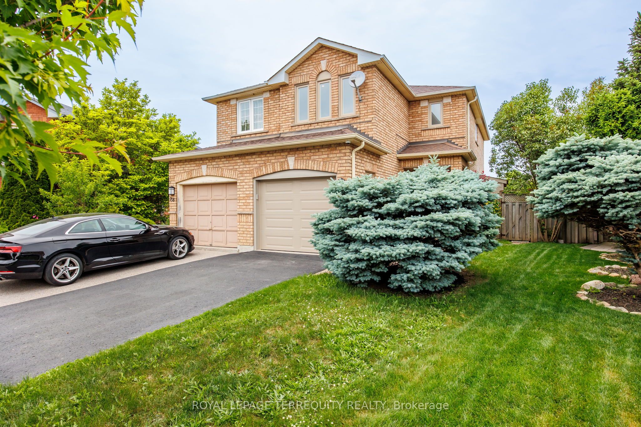 756 Walpole Crescent Property Photo 1