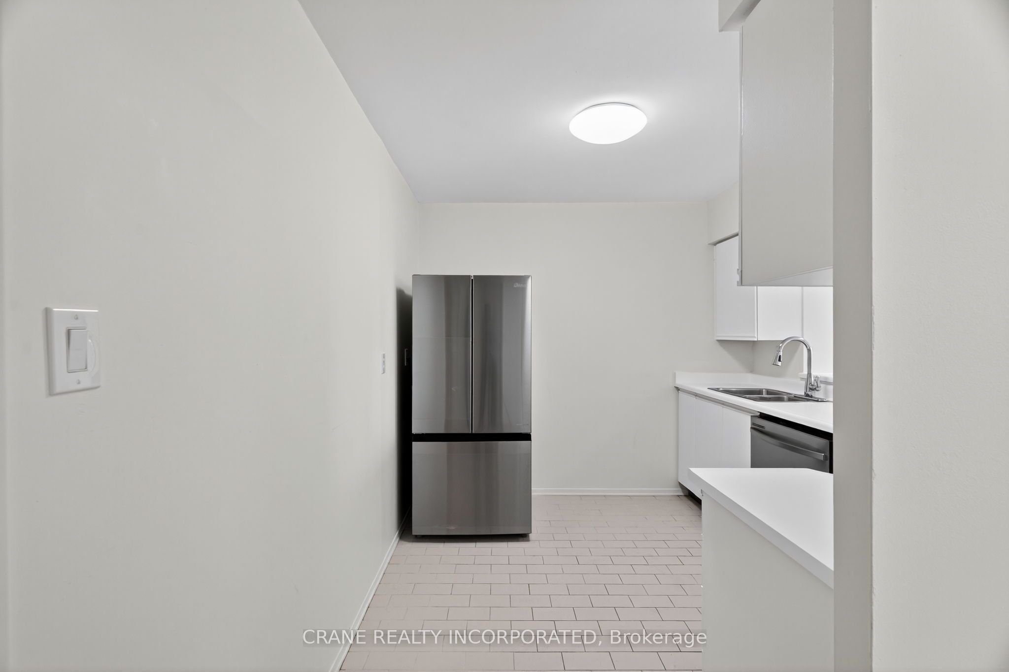 #618 - 326 Major Mackenzie Drive Property Photo 1