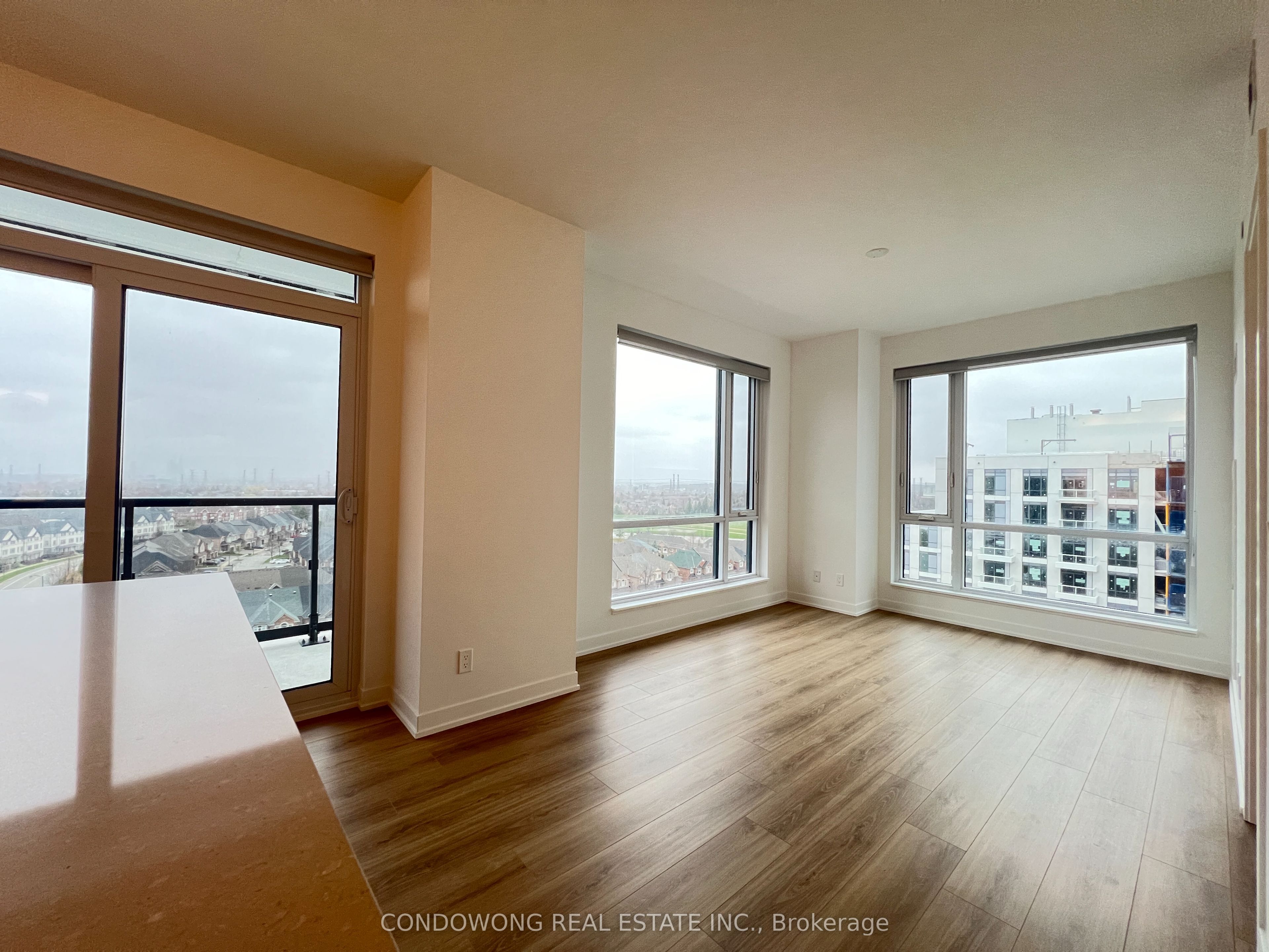 7950 Bathurst St Property Photo 1