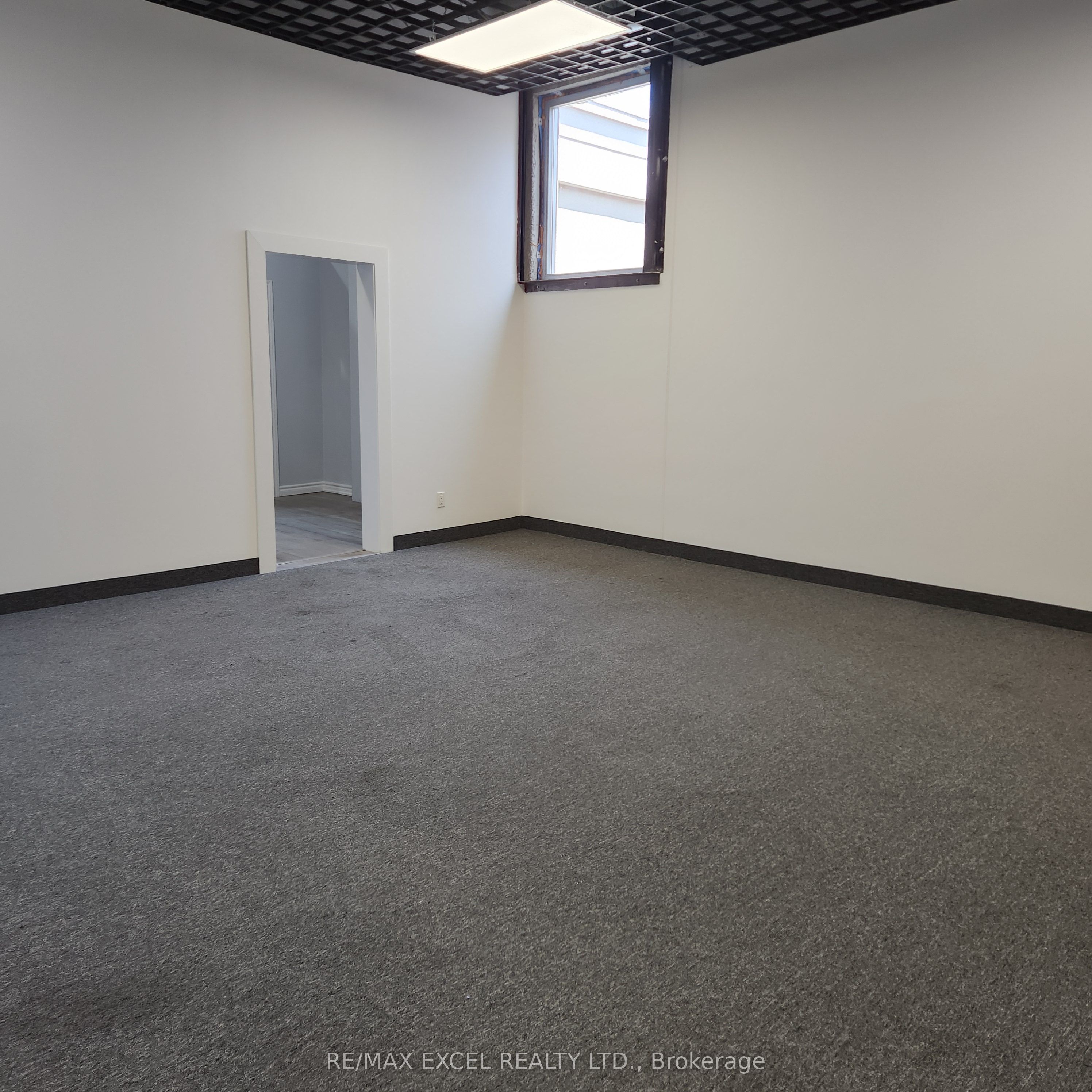 30 South Unionville Avenue 2068 & 2070 Property Photo 8
