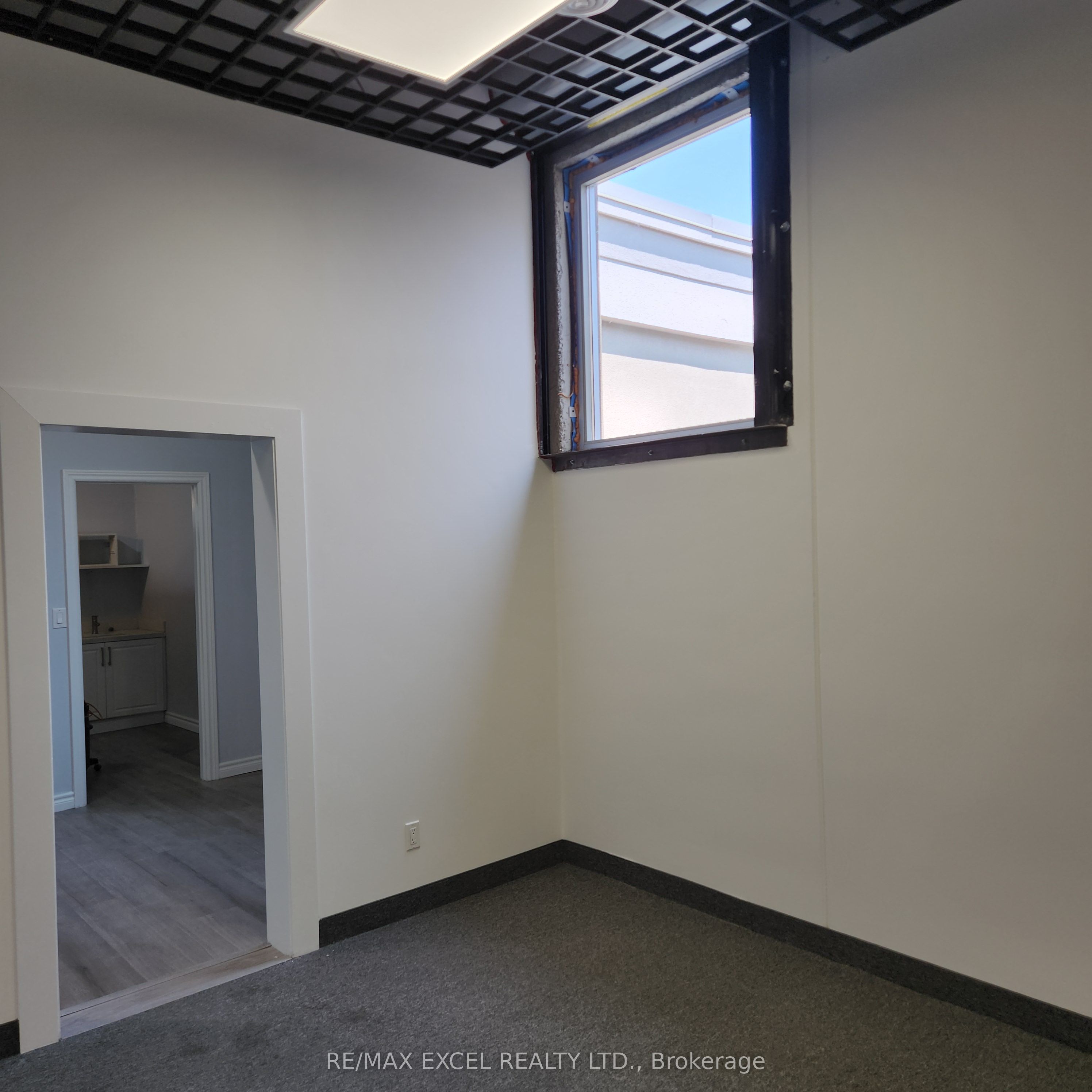 30 South Unionville Avenue 2068 & 2070 Property Photo 9