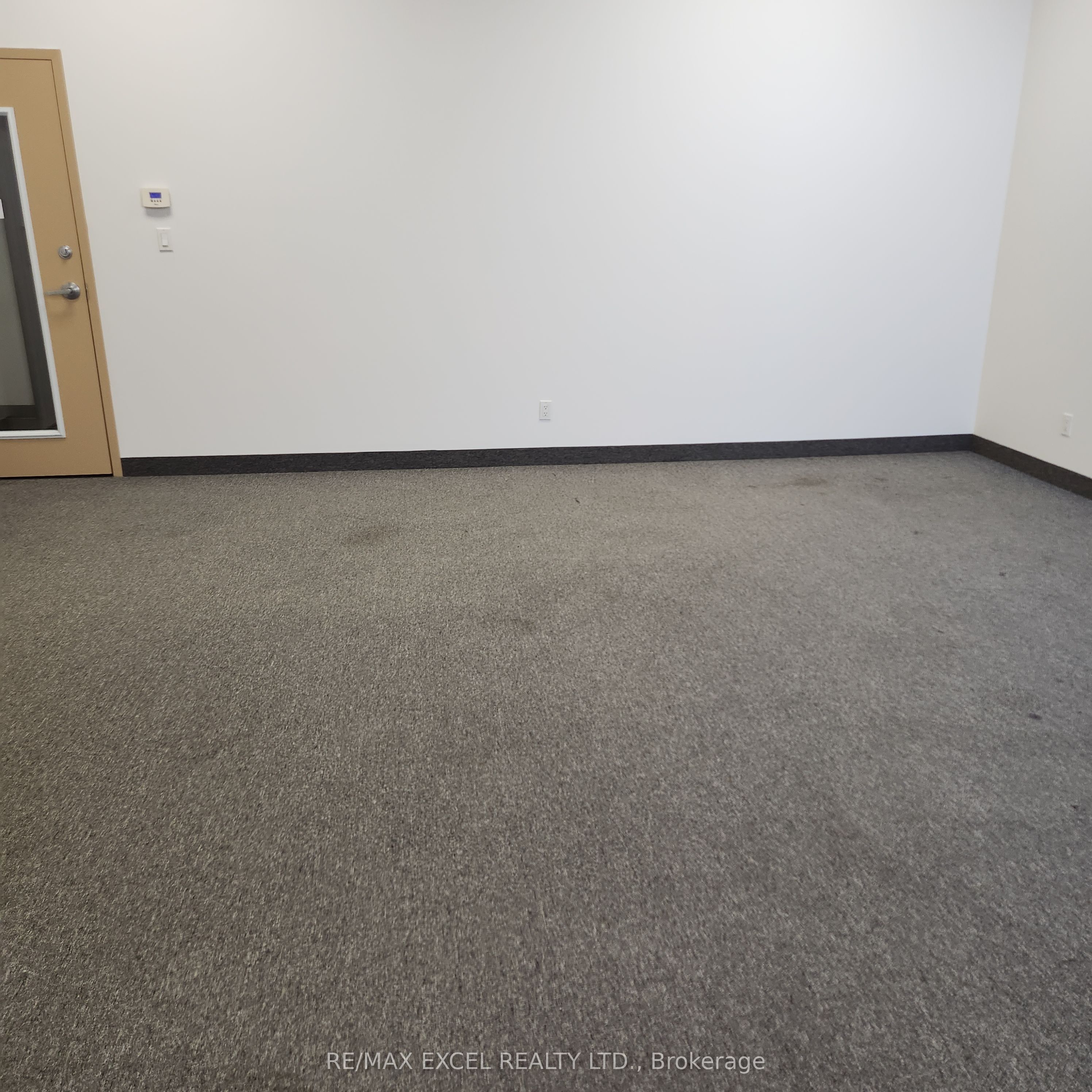 30 South Unionville Avenue 2068 & 2070 Property Photo 10