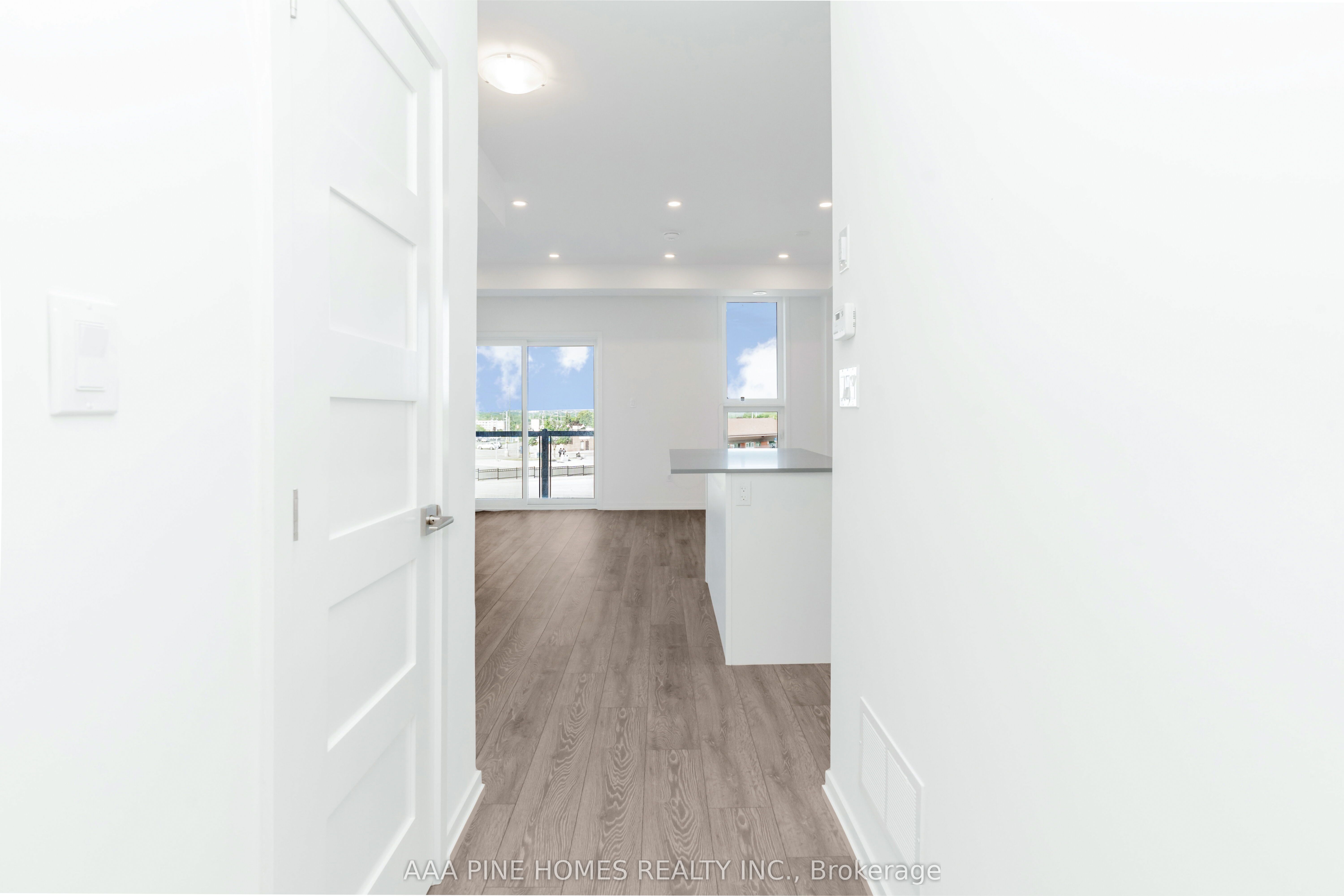 20 Lytham Green Circle #4 Property Photo 8
