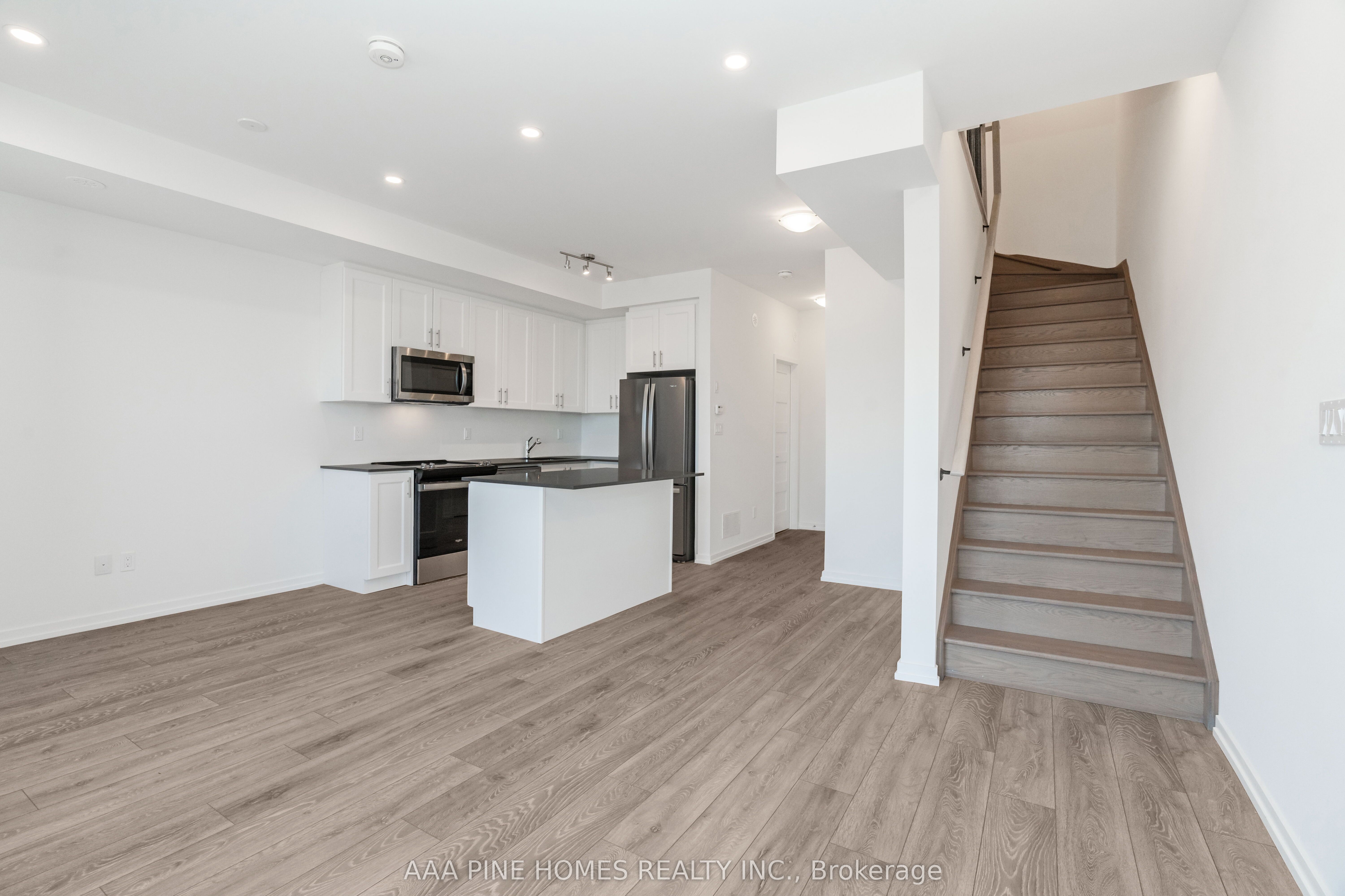 20 Lytham Green Circle #4 Property Photo 12