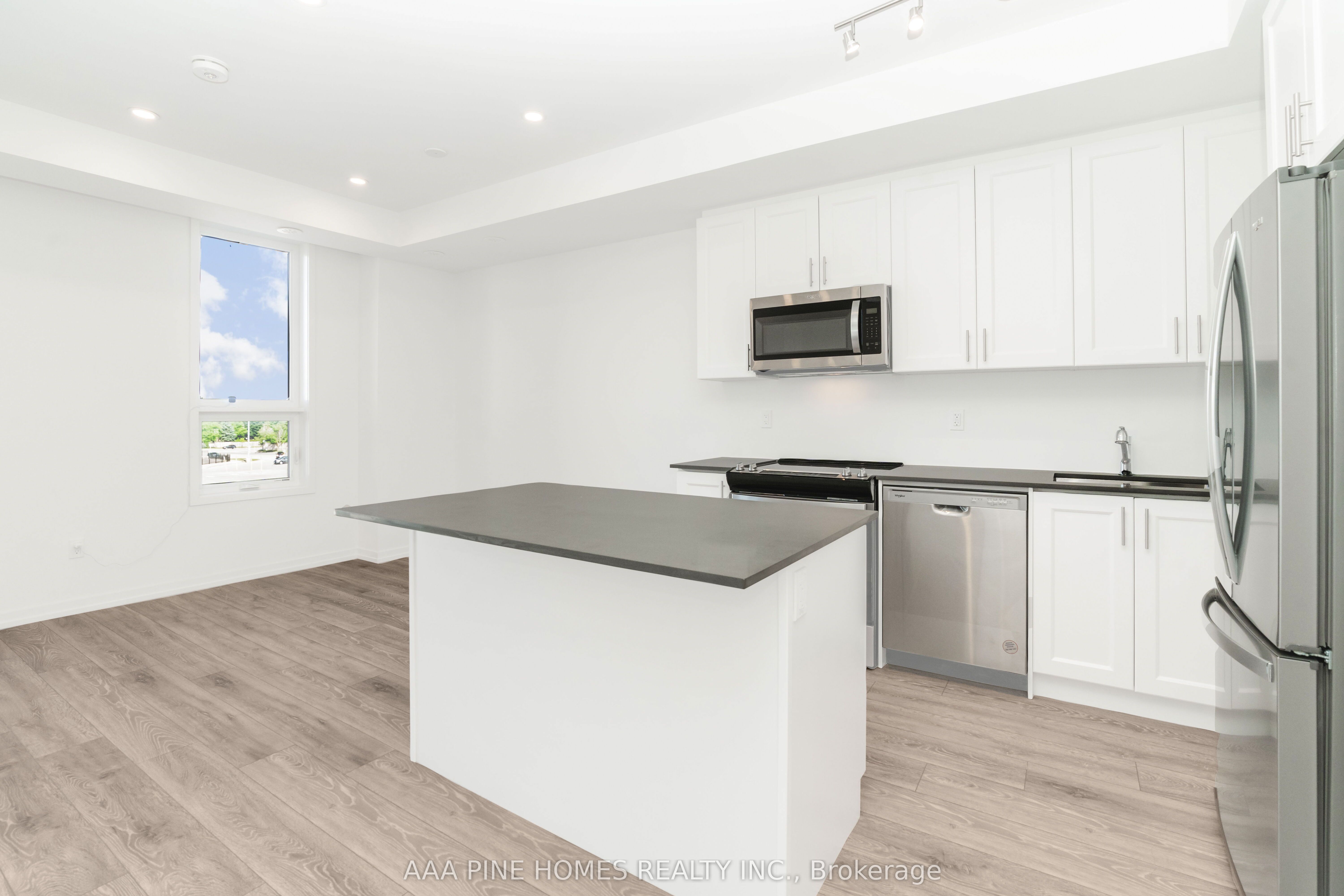 20 Lytham Green Circle #4 Property Photo 13