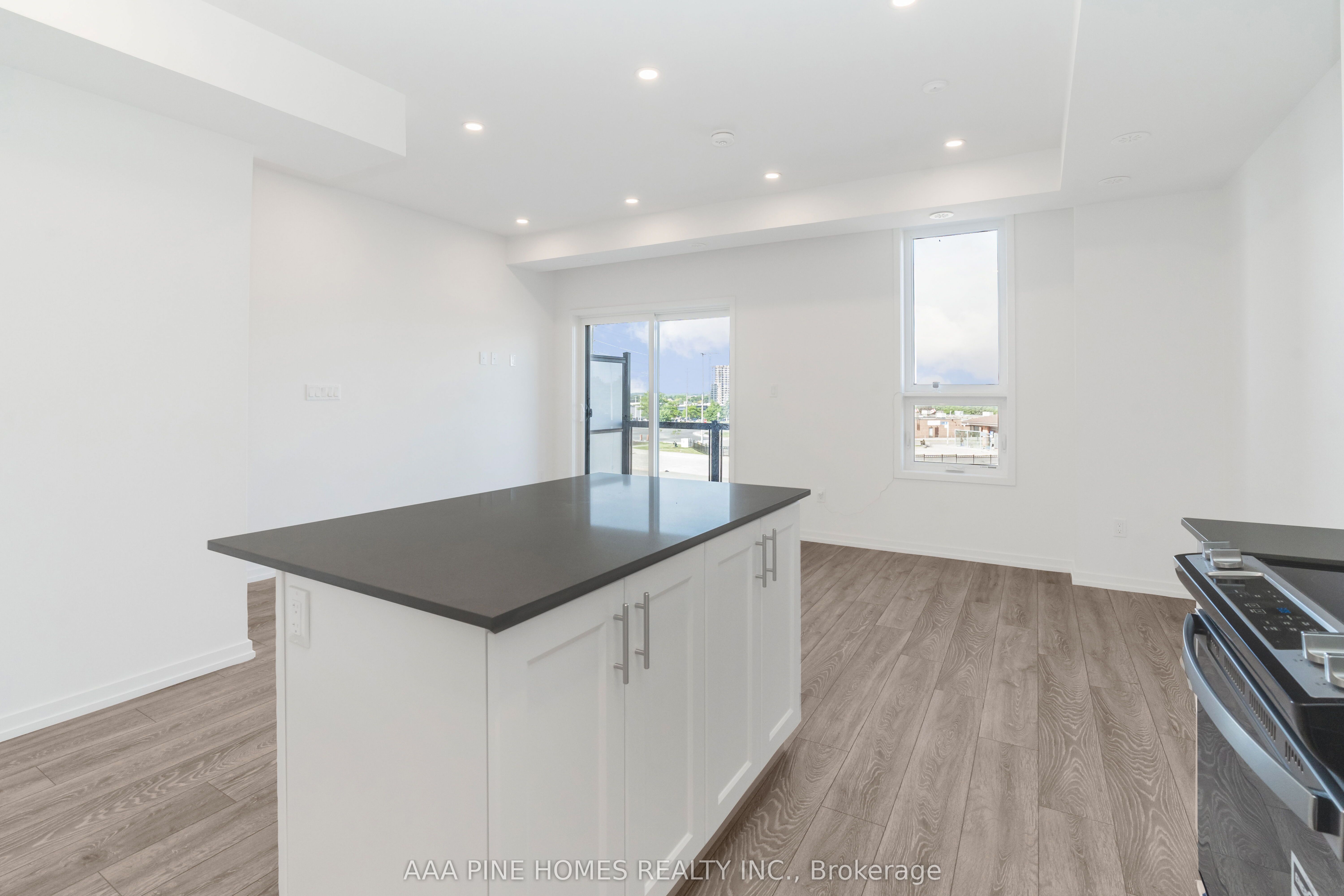 20 Lytham Green Circle #4 Property Photo 17
