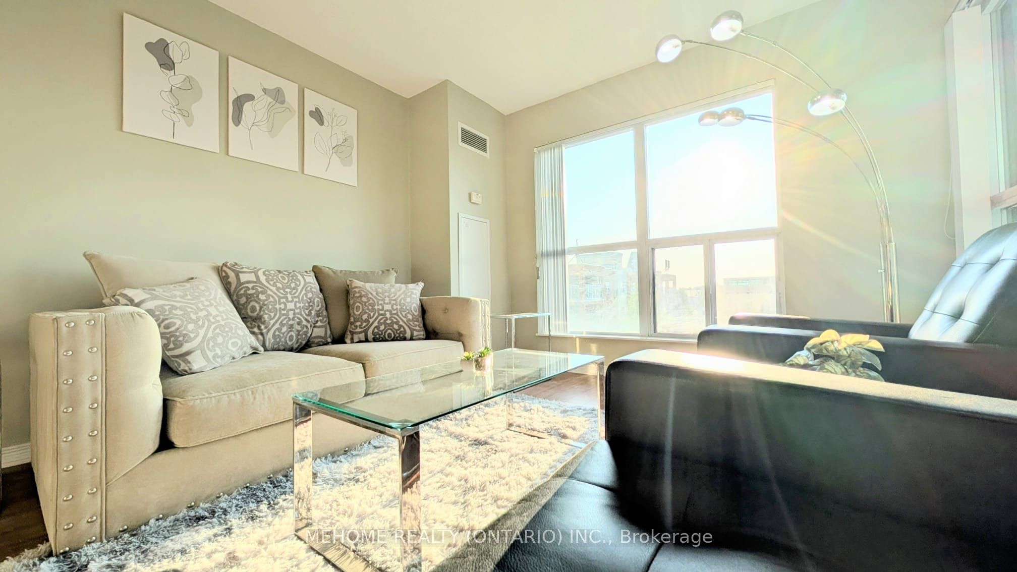 185 Oneida Cres Property Photo 1
