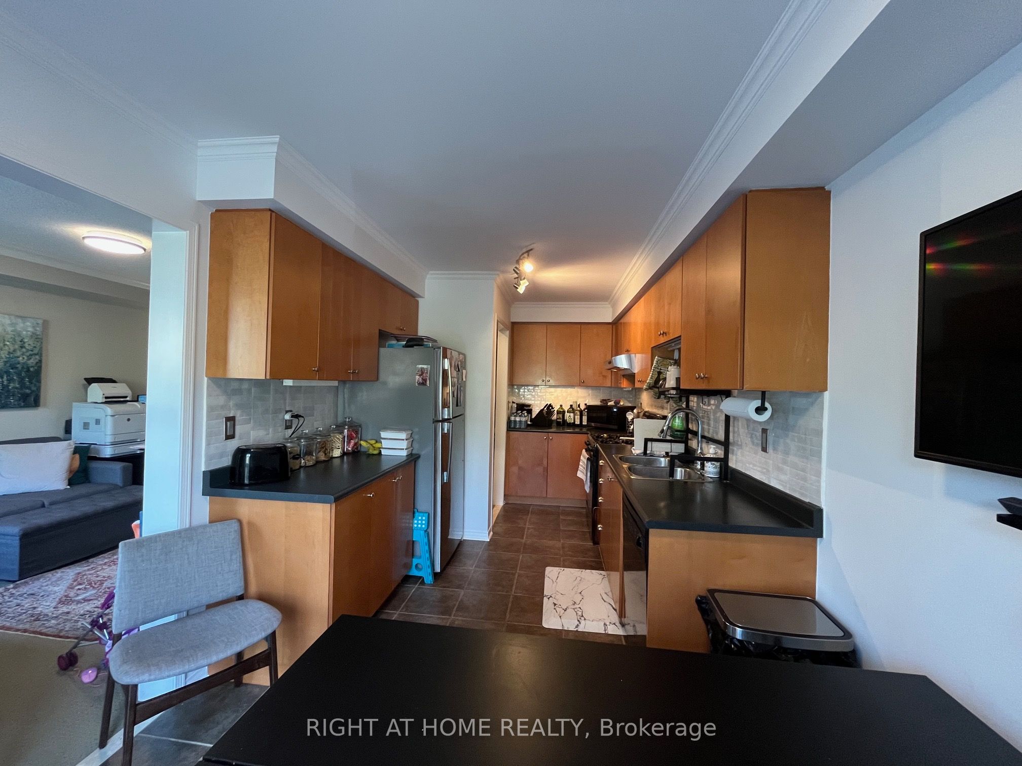 135 Hartford Crescent Property Photo 2