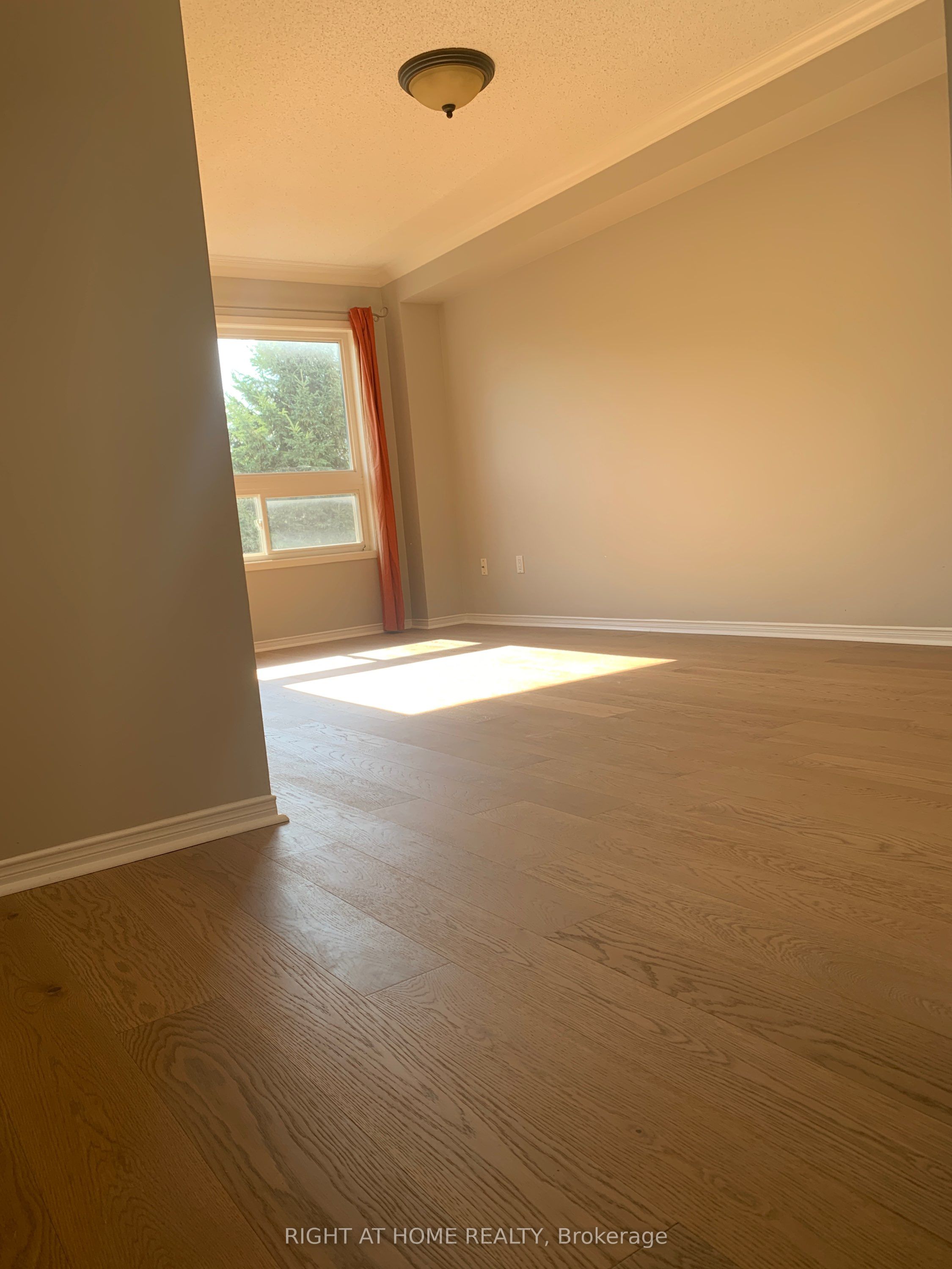 135 Hartford Crescent Property Photo 3