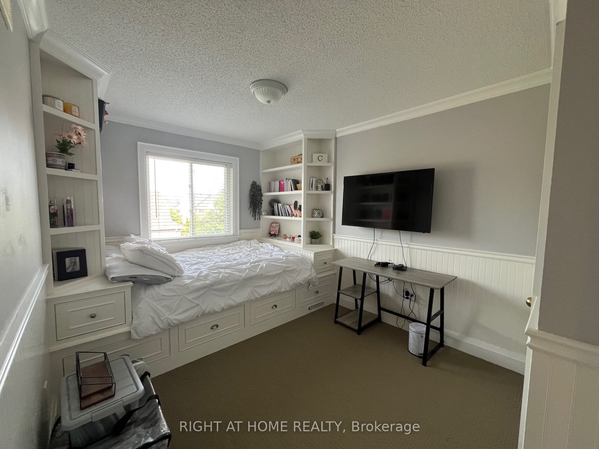 135 Hartford Crescent Property Photo 4