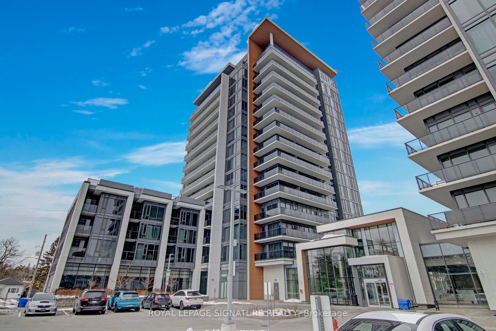 9608 Yonge St Property Photo 1
