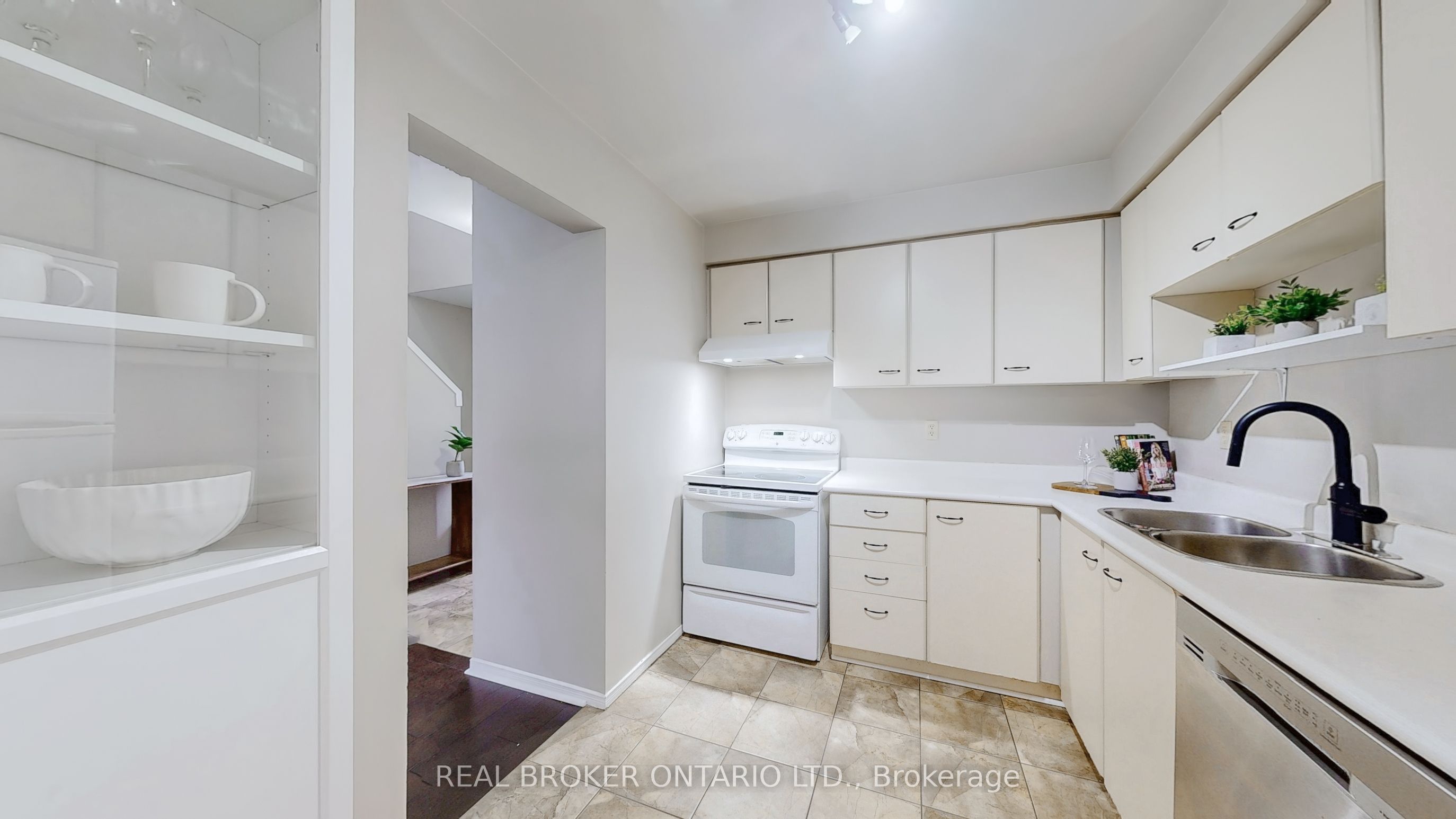 1200 Inniswood Street Property Photo 13