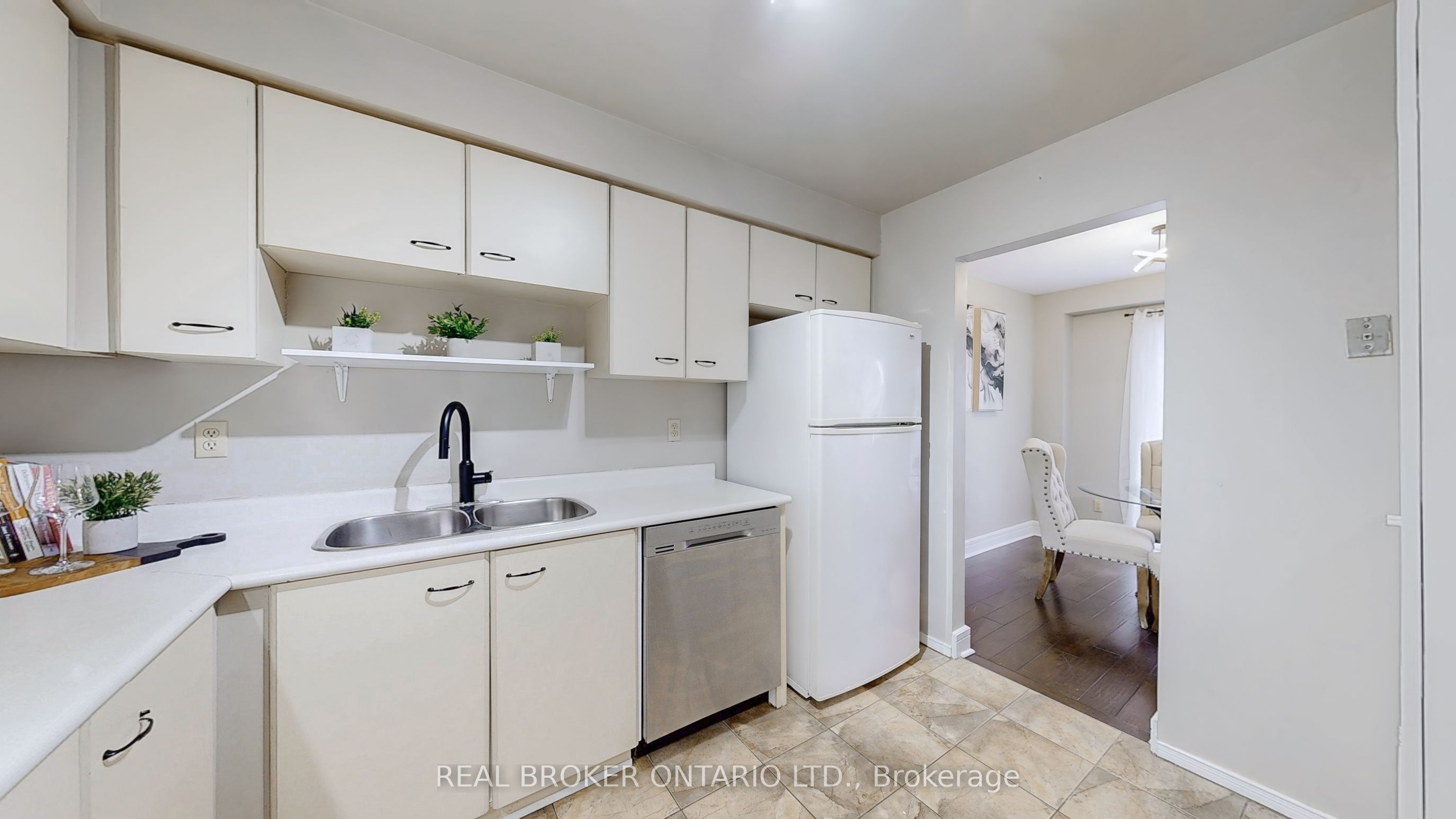 1200 Inniswood Street Property Photo 14