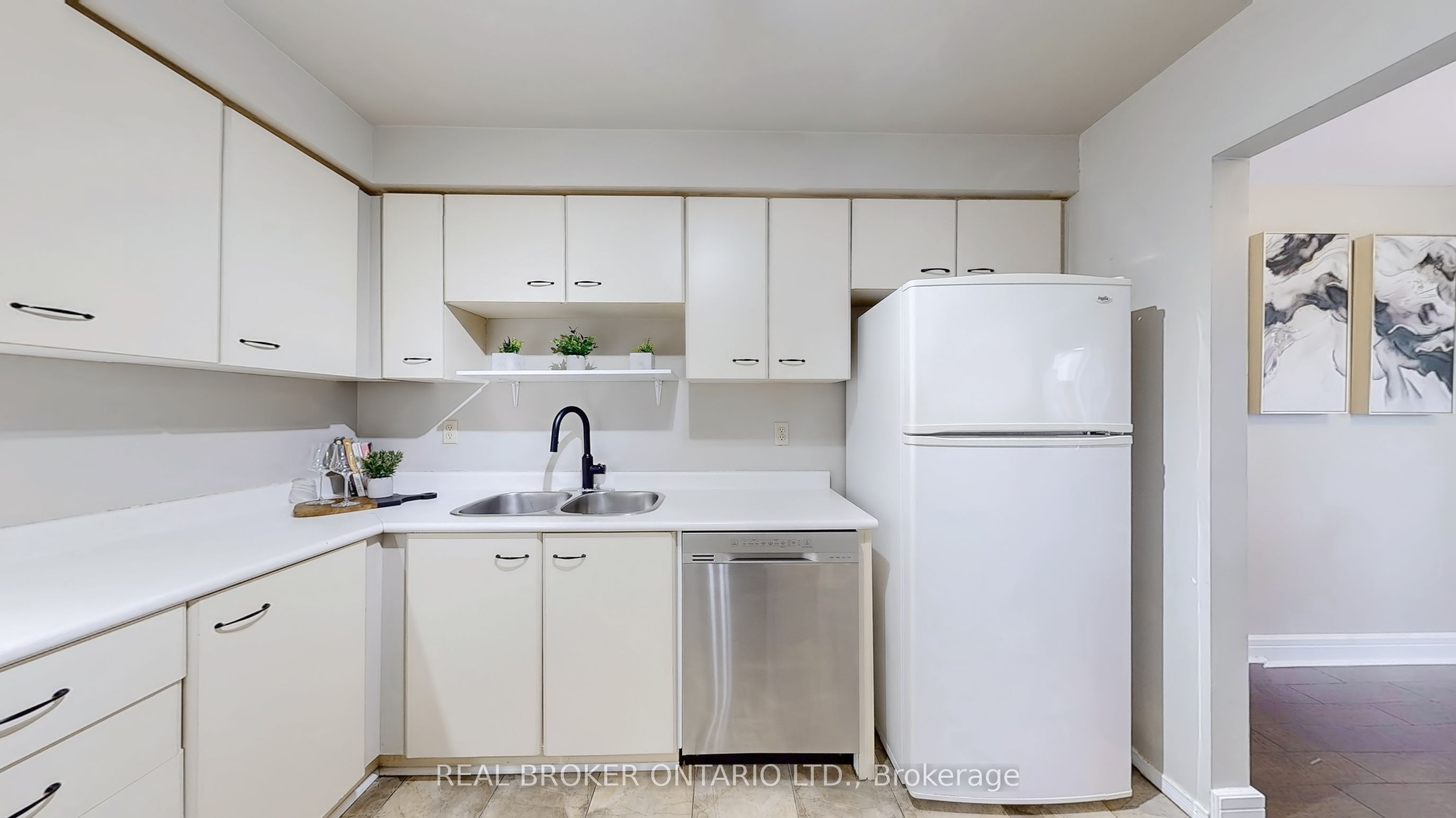 1200 Inniswood Street Property Photo 15