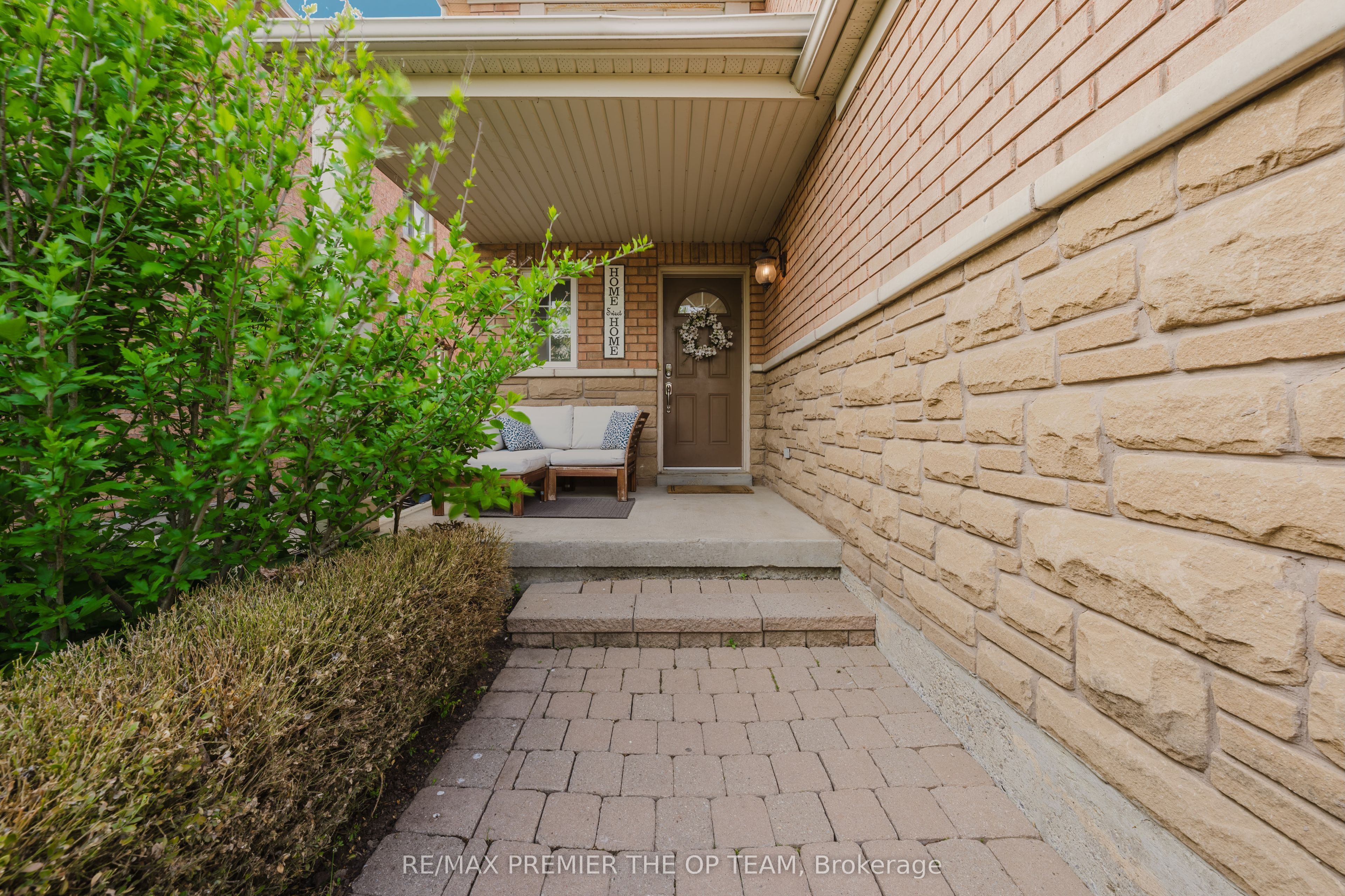 50 Beaverbrook Crescent Property Photo 2