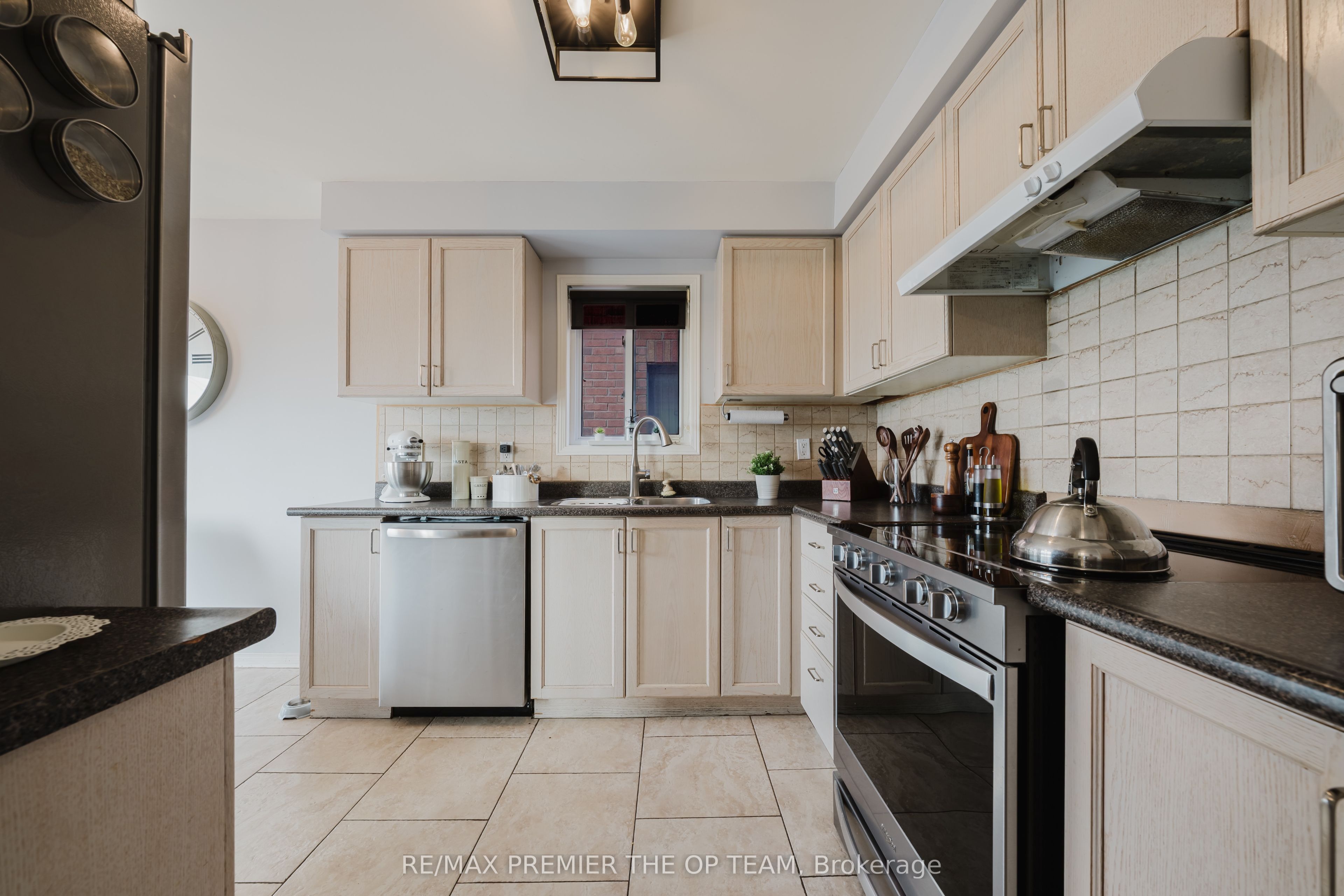 50 Beaverbrook Crescent Property Photo 14