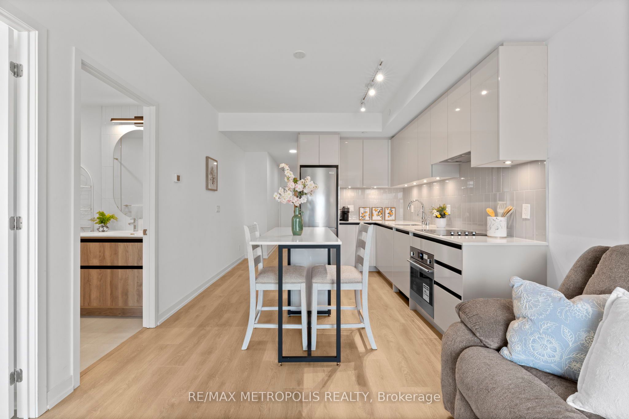 #303 - 8 Beverley Glen Boulevard Property Photo 1