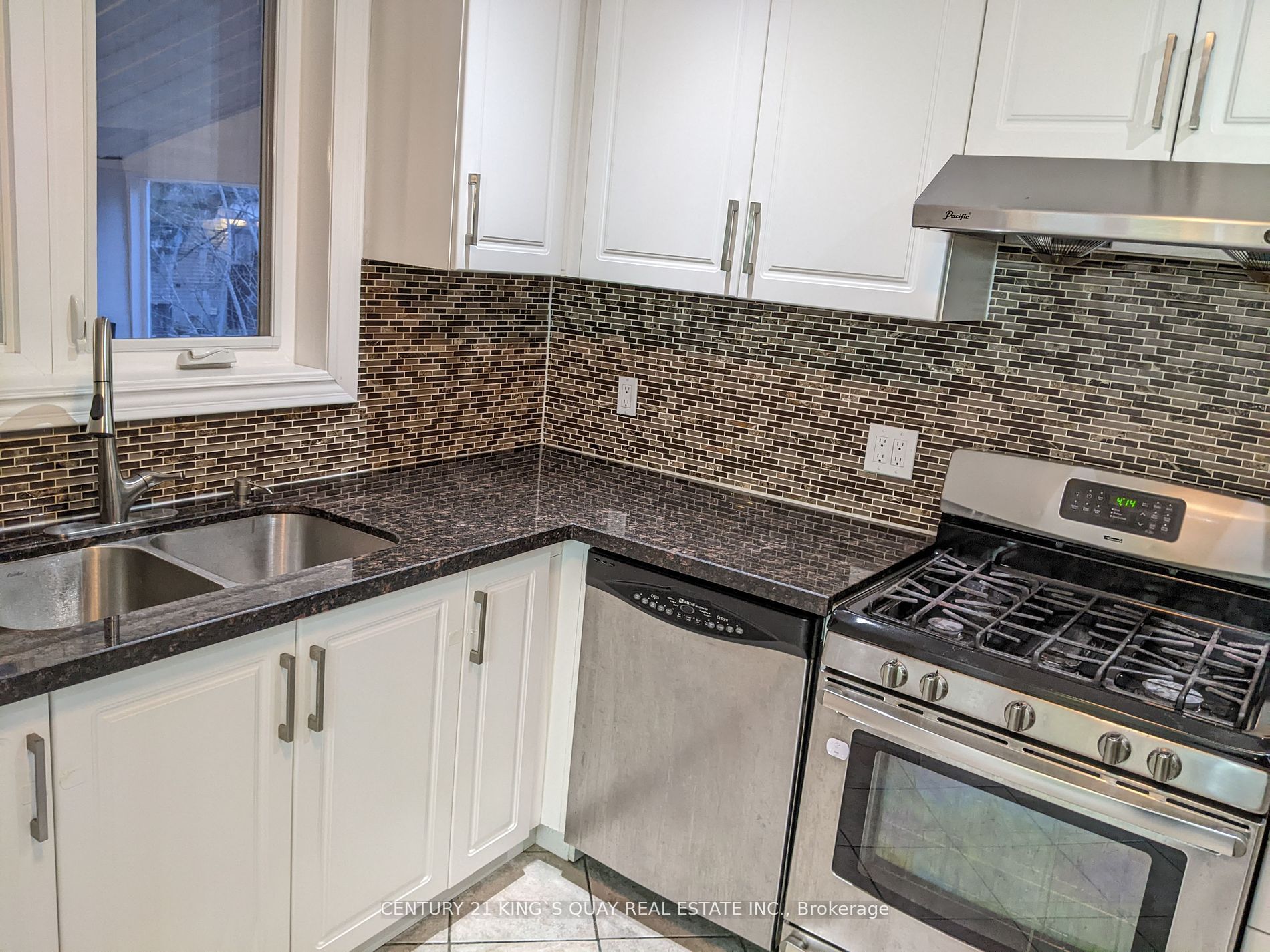 391 Wenlock Avenue Property Photo 9