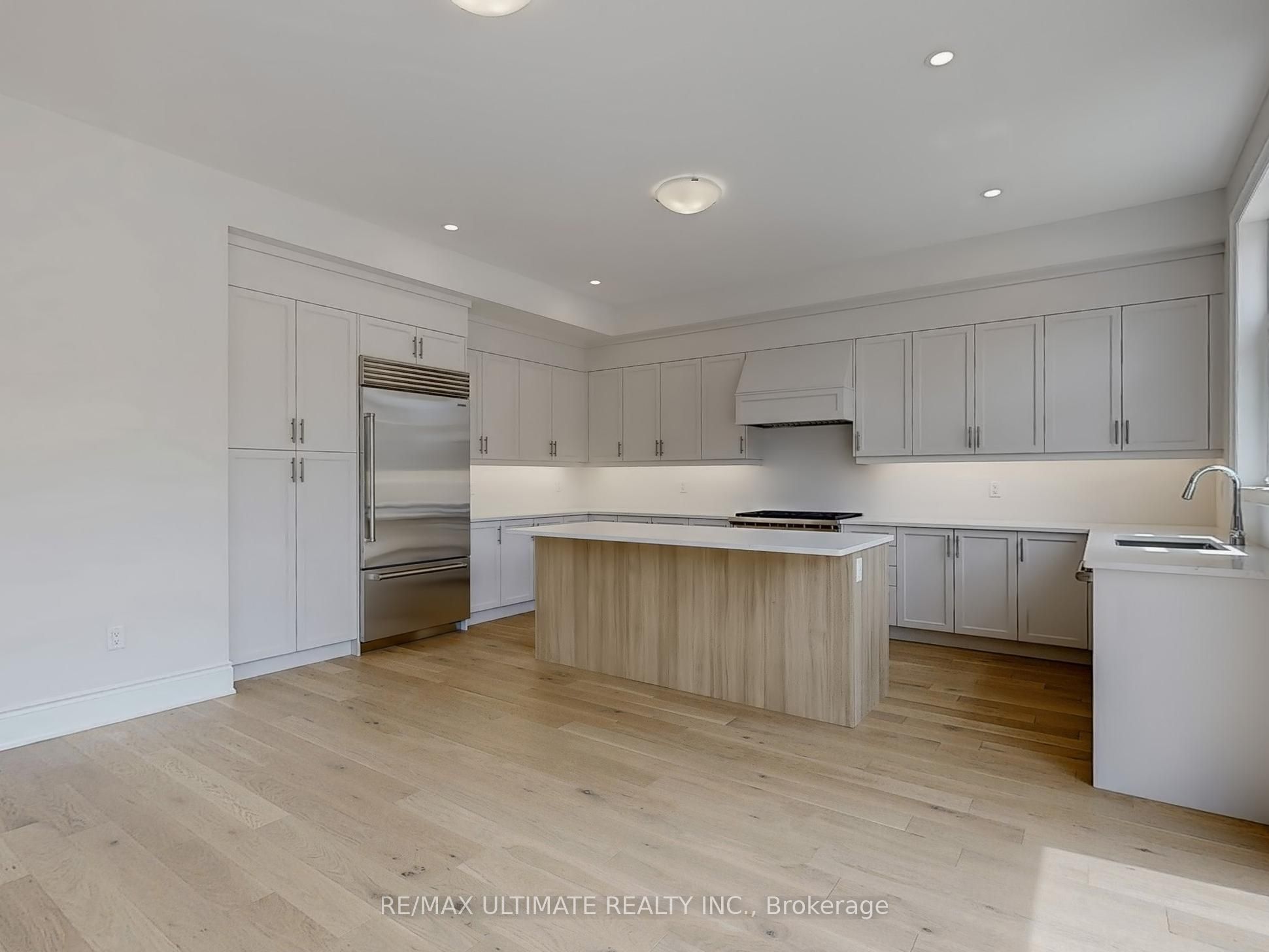 156 Winthrop Crescent Property Photo 10