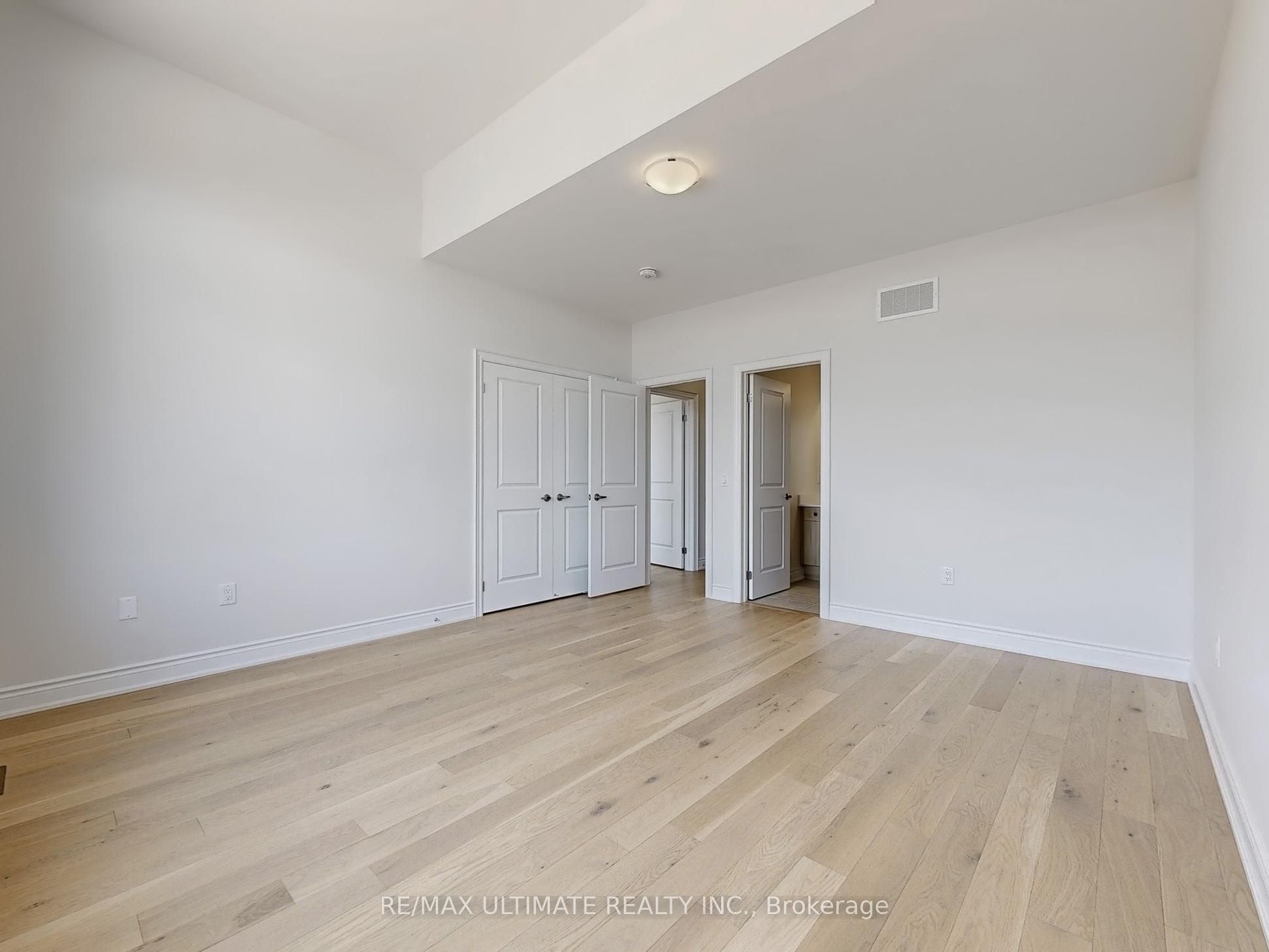 156 Winthrop Crescent Property Photo 32