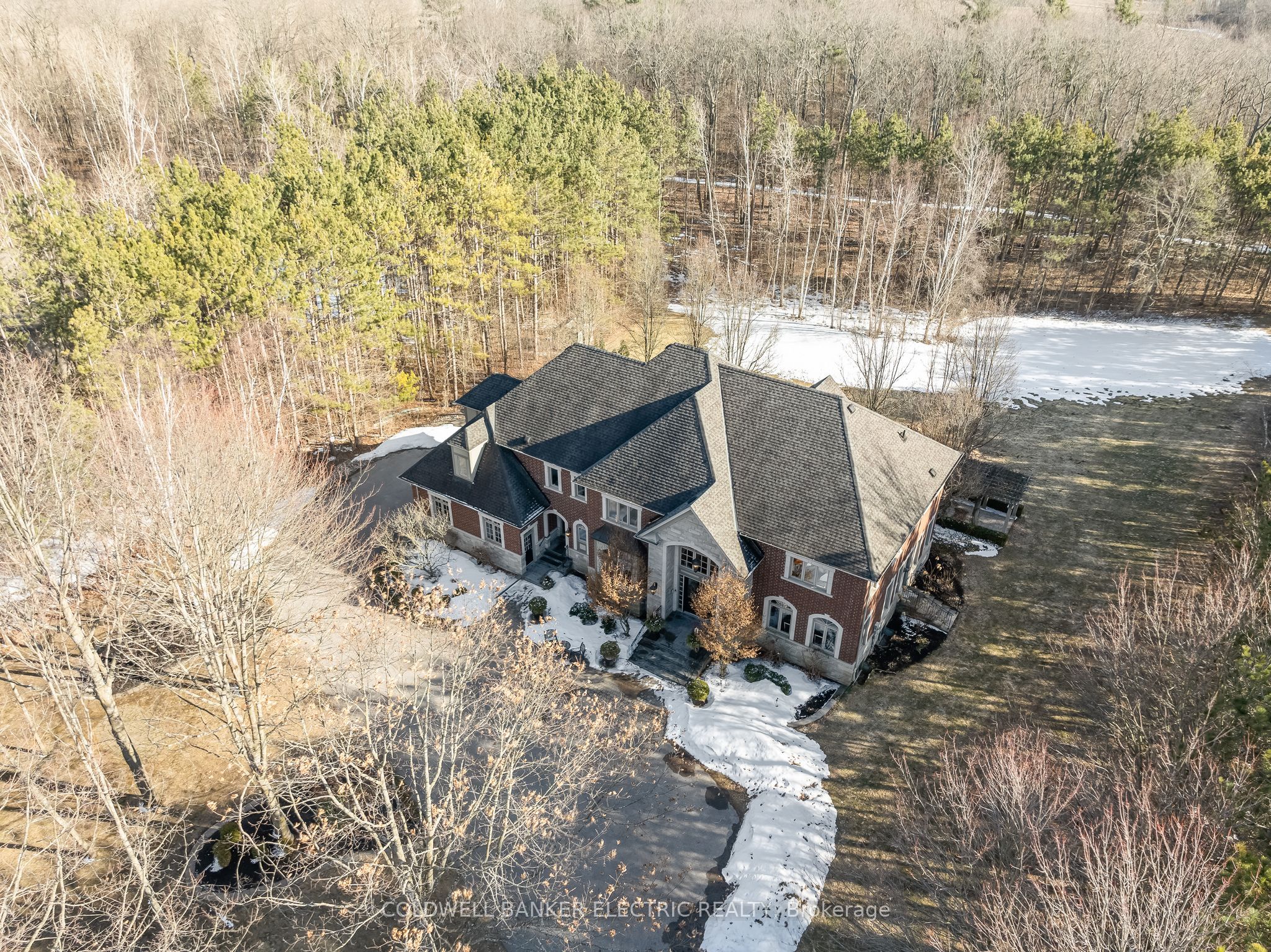 7 Deer Run Property Photo 3