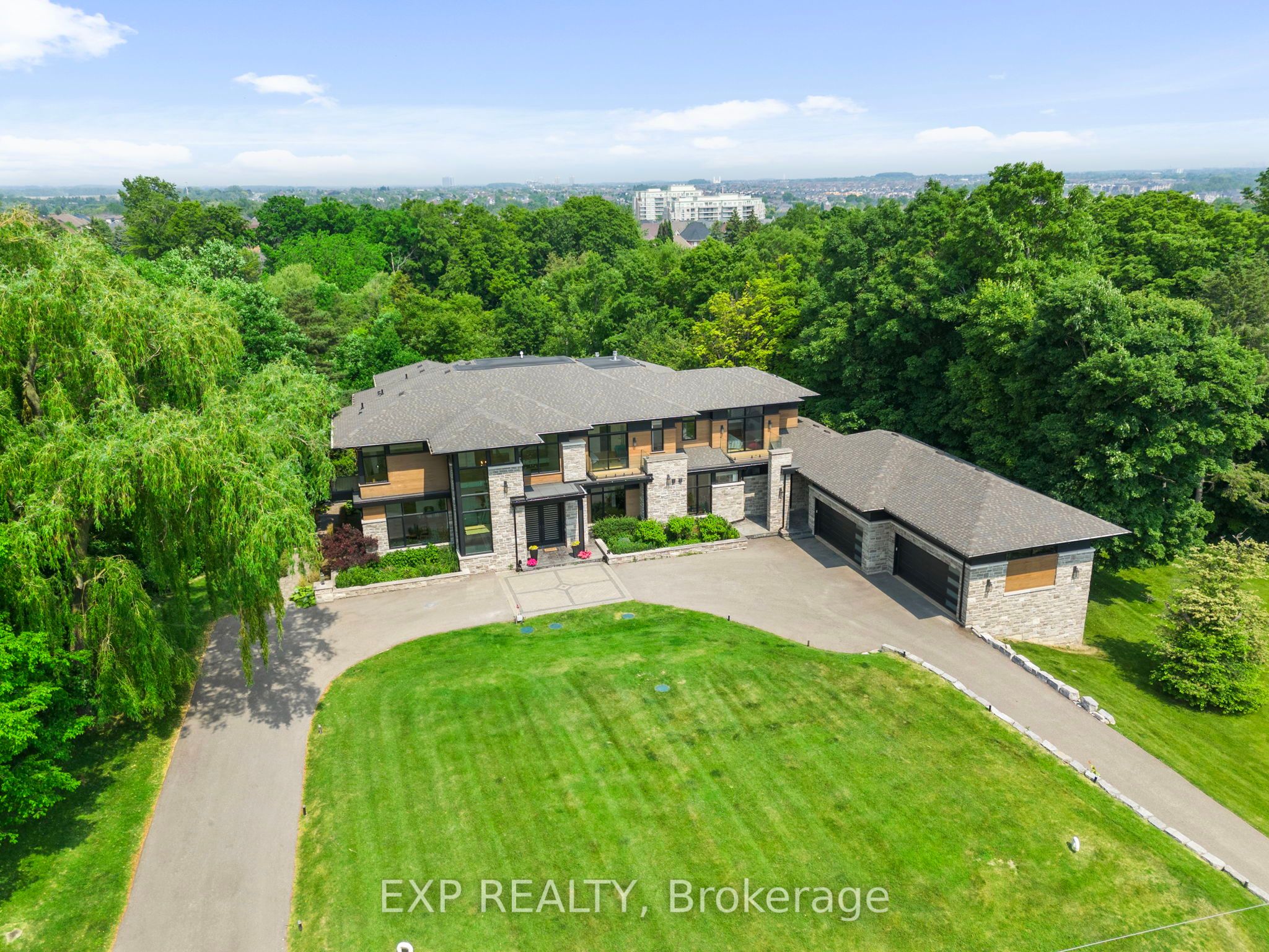 8 Cachet Parkway Property Photo 1