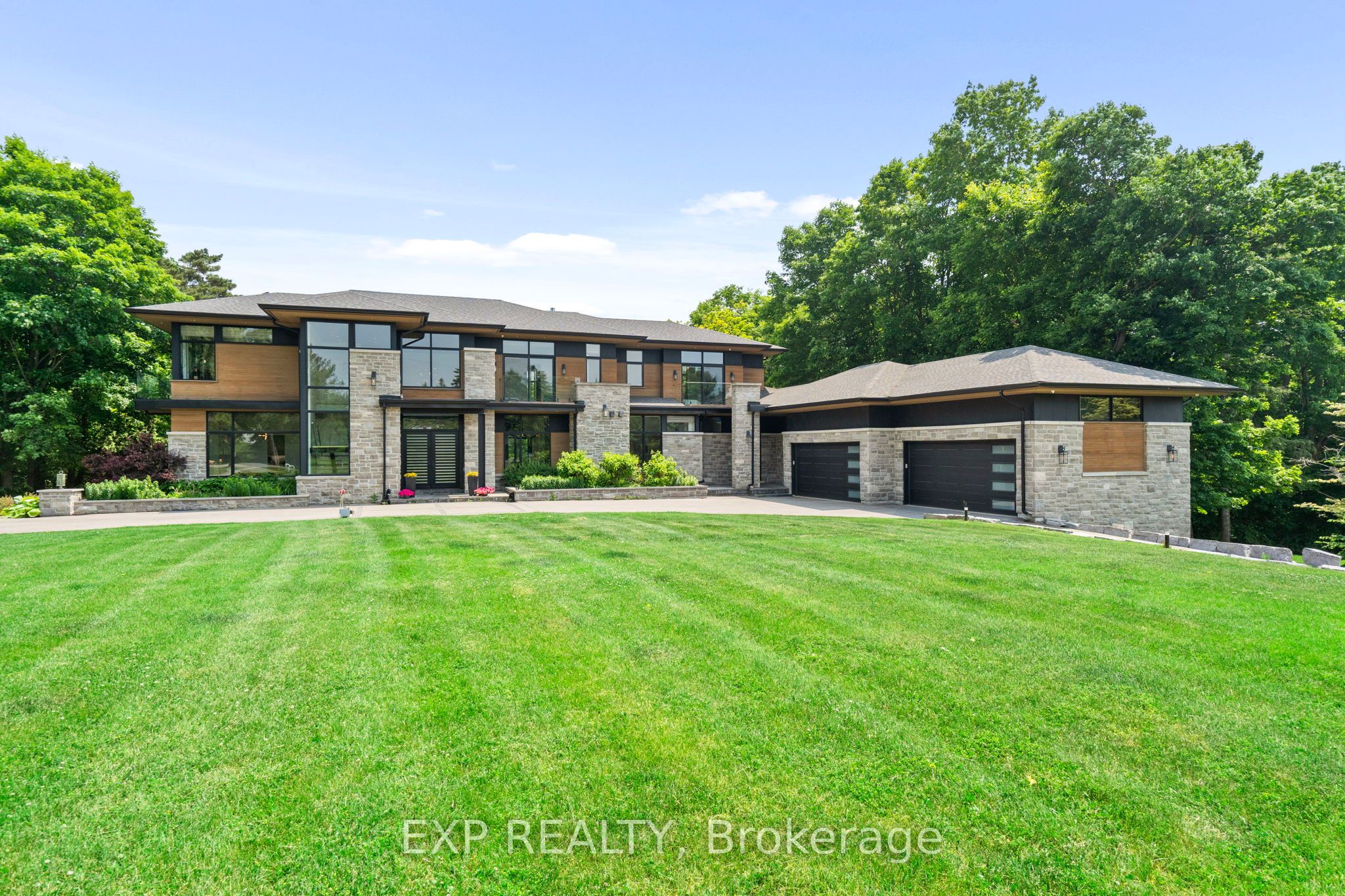 8 Cachet Parkway Property Photo 2