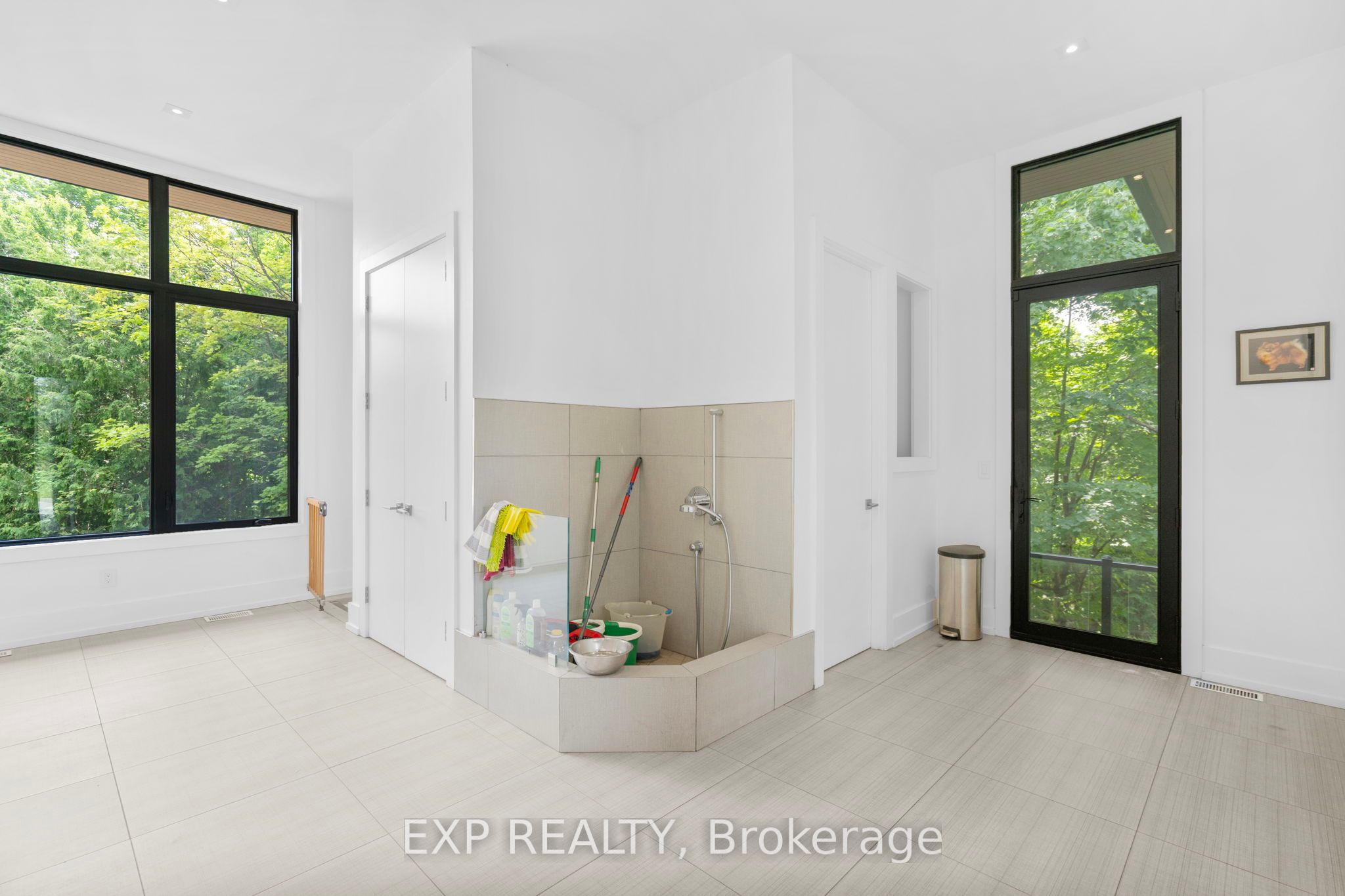 8 Cachet Parkway Property Photo 22
