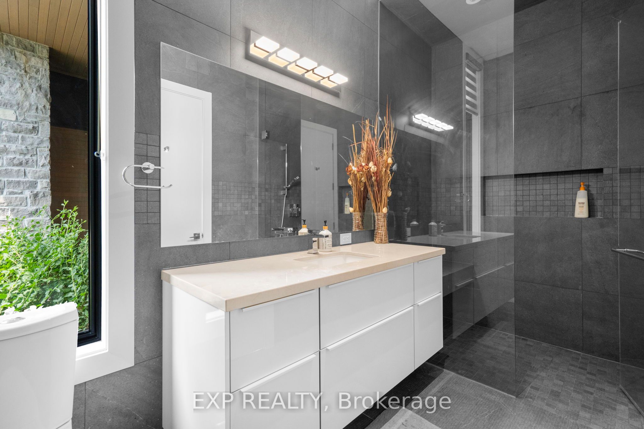 8 Cachet Parkway Property Photo 24
