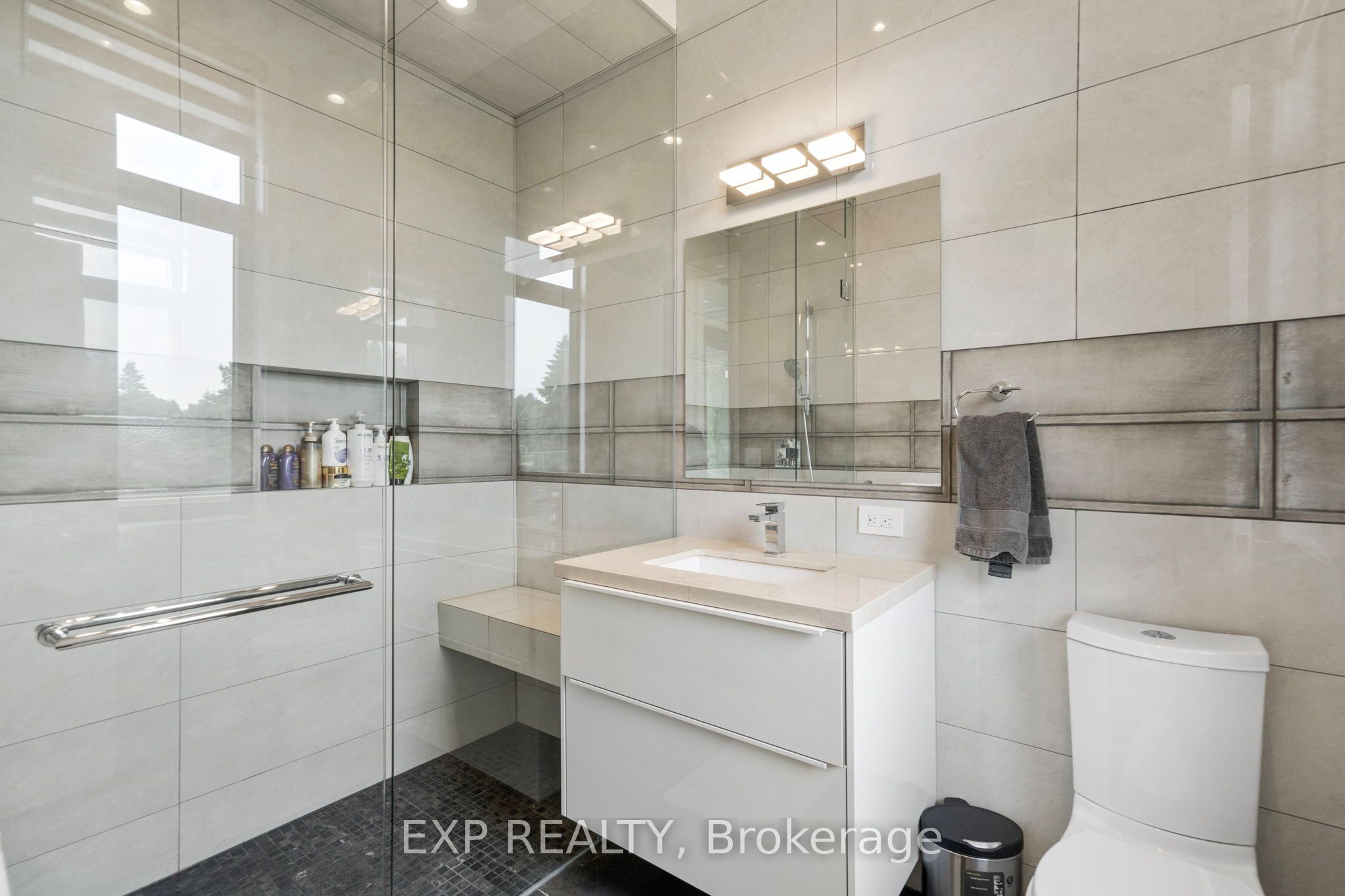 8 Cachet Parkway Property Photo 37