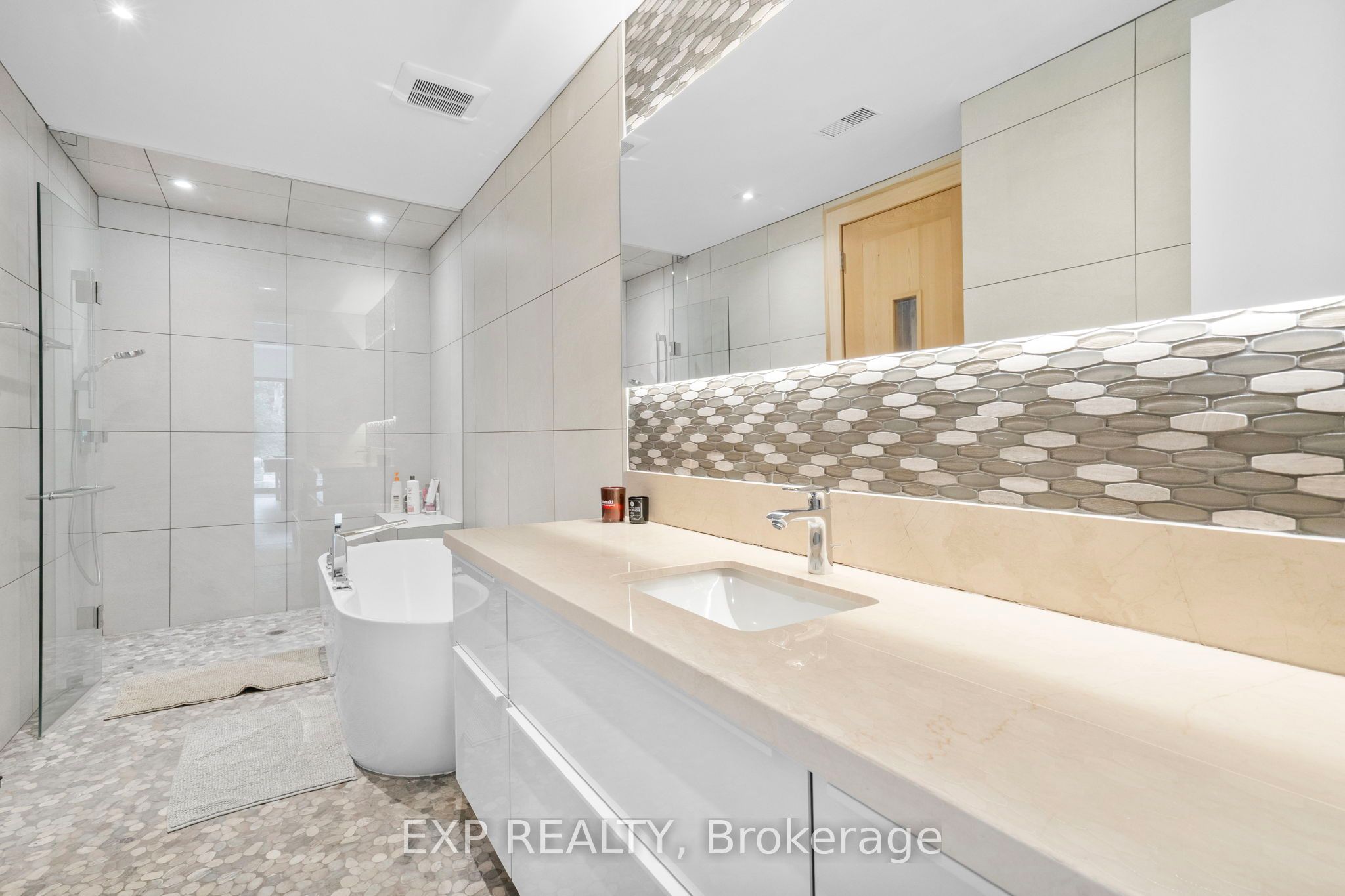 8 Cachet Parkway Property Photo 40