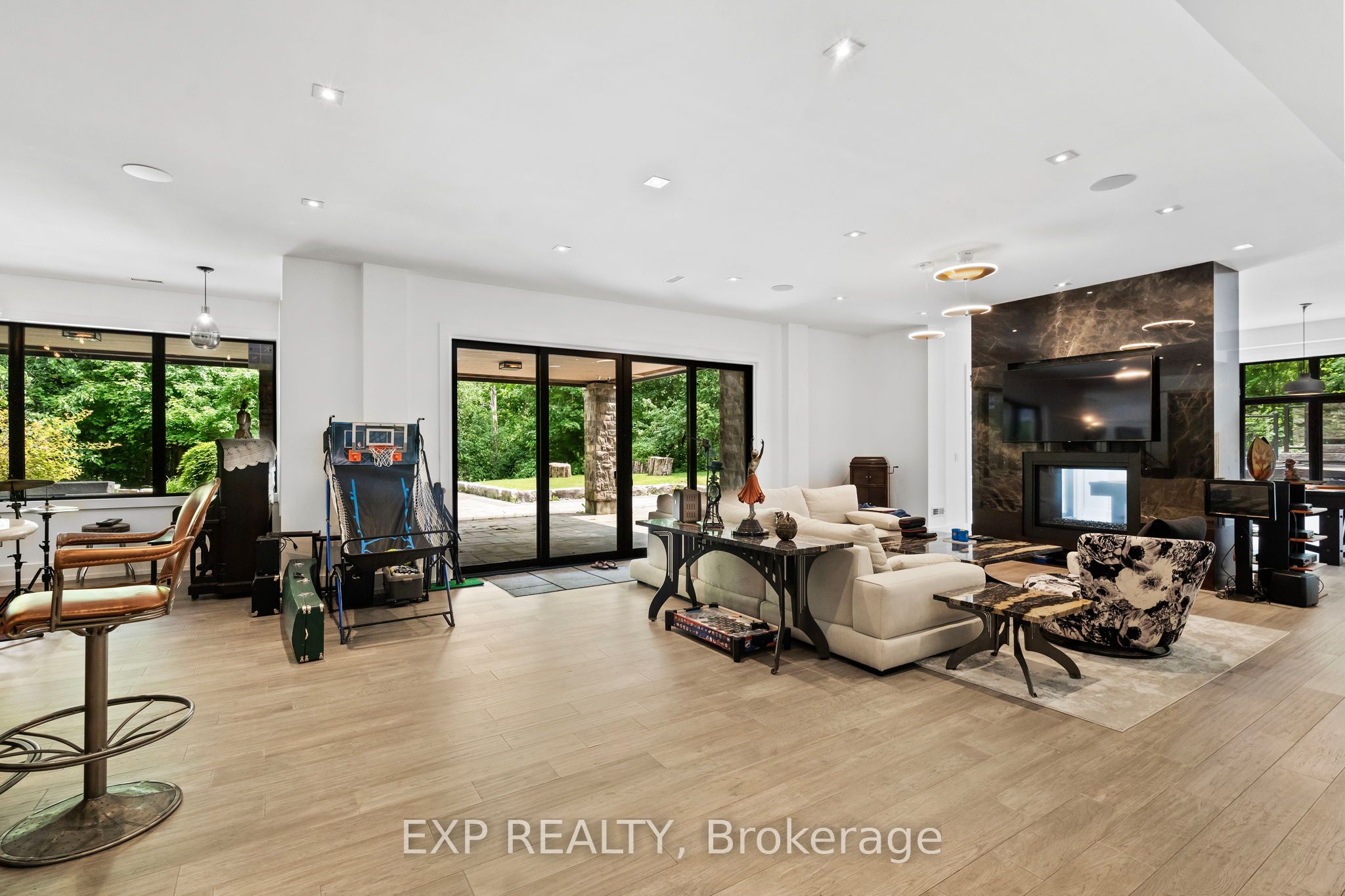 8 Cachet Parkway Property Photo 45