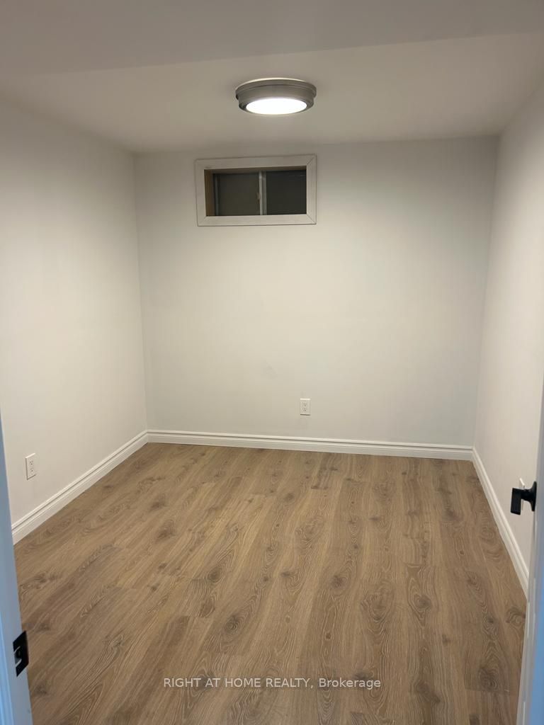 16 Gilbank Drive Bsmnt#1 Property Photo 6