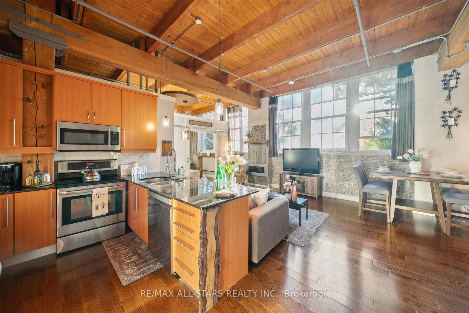 #113 - 543 Timothy Street Property Photo 3