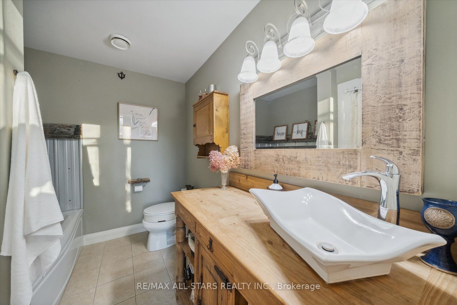 #113 - 543 Timothy Street Property Photo 27