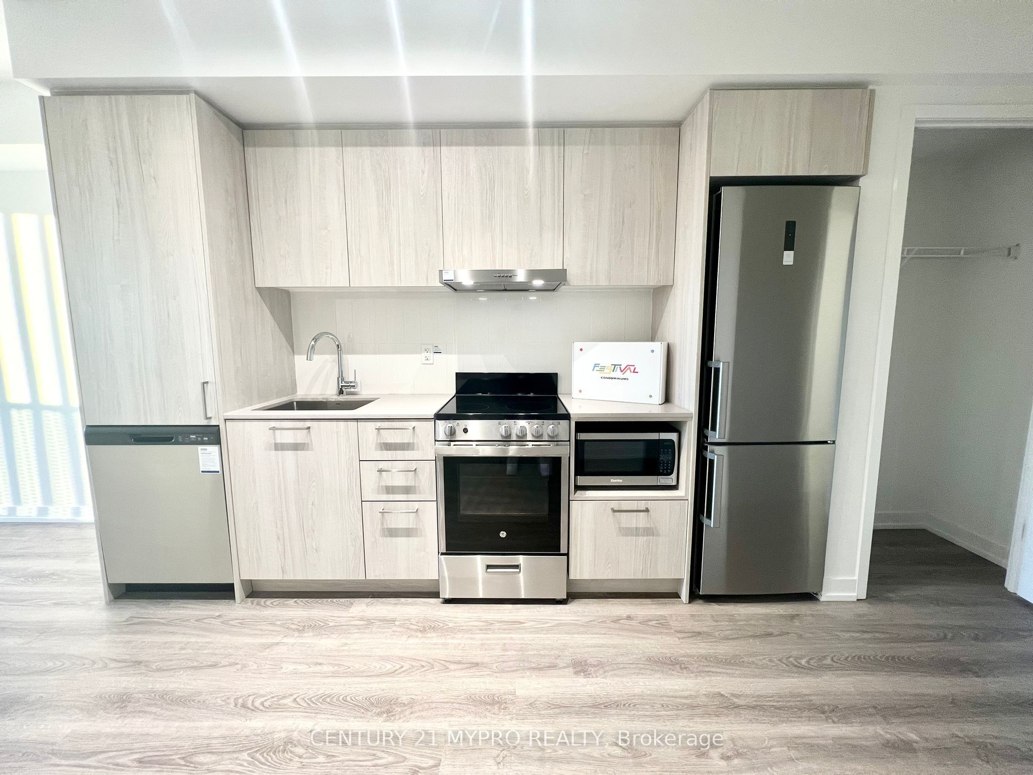 195 Commerce Street 907 Property Photo 1