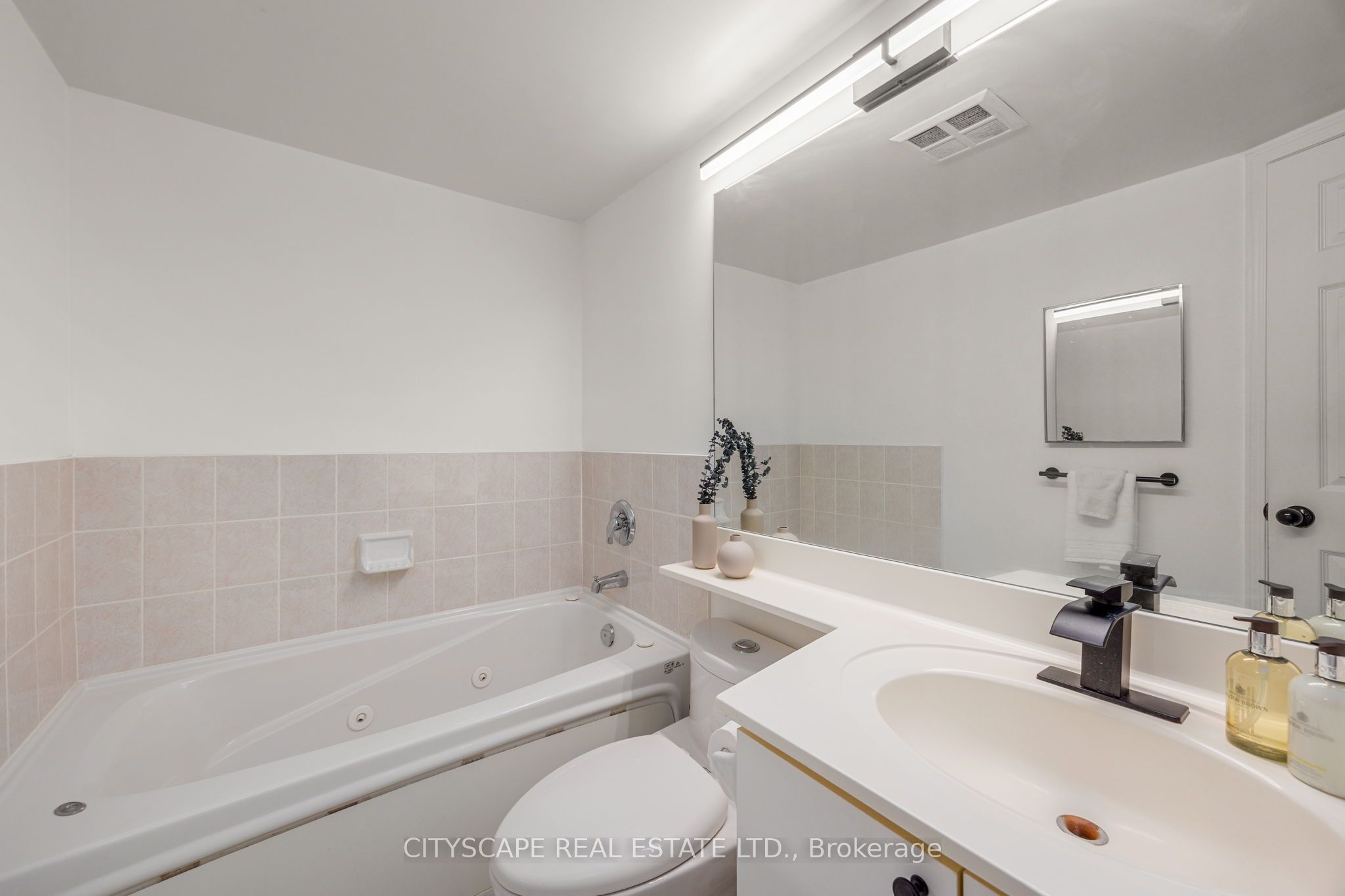5 Emerald Lane 503 Property Photo 17