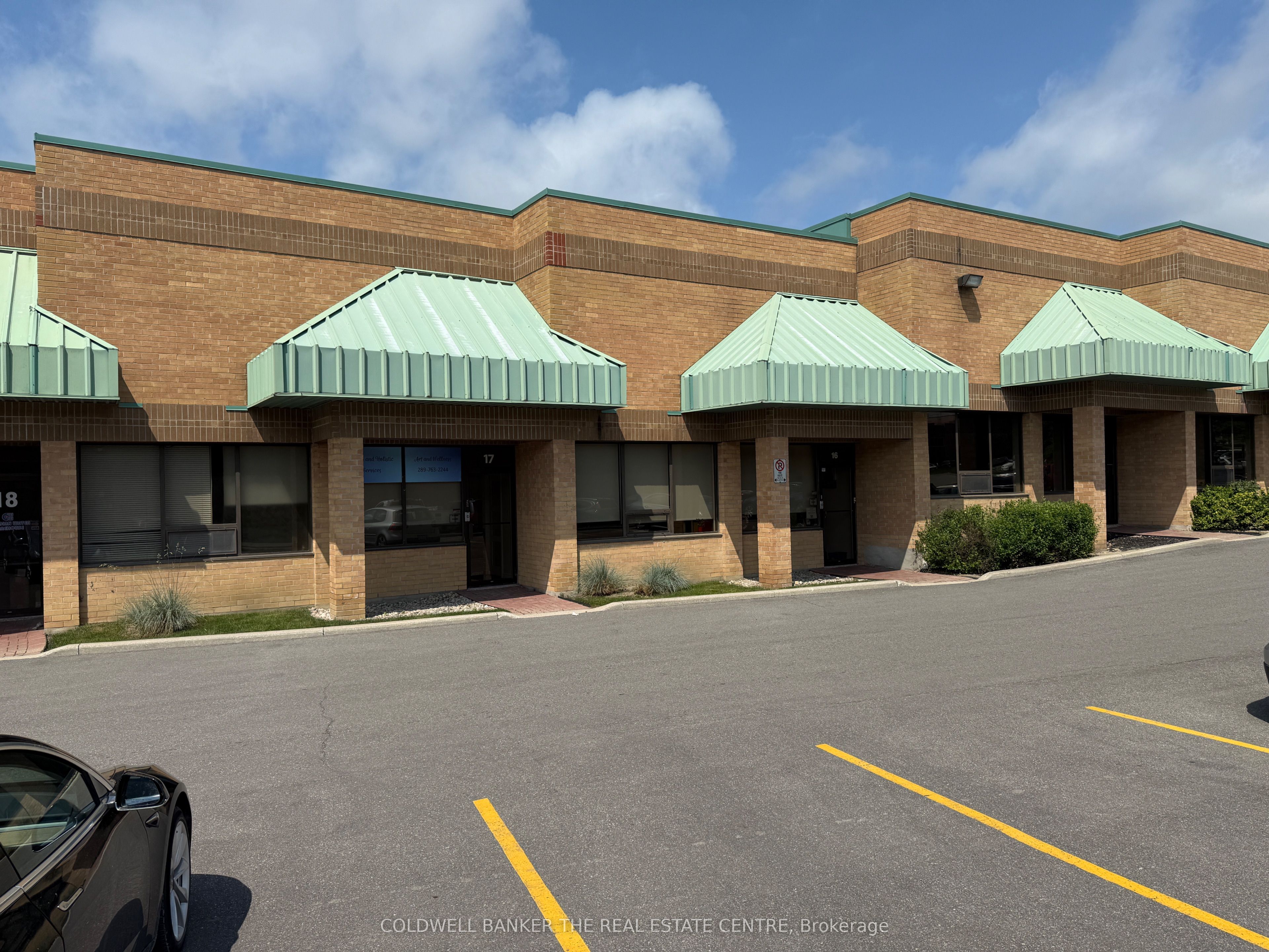 17075 Leslie St Property Photo 1