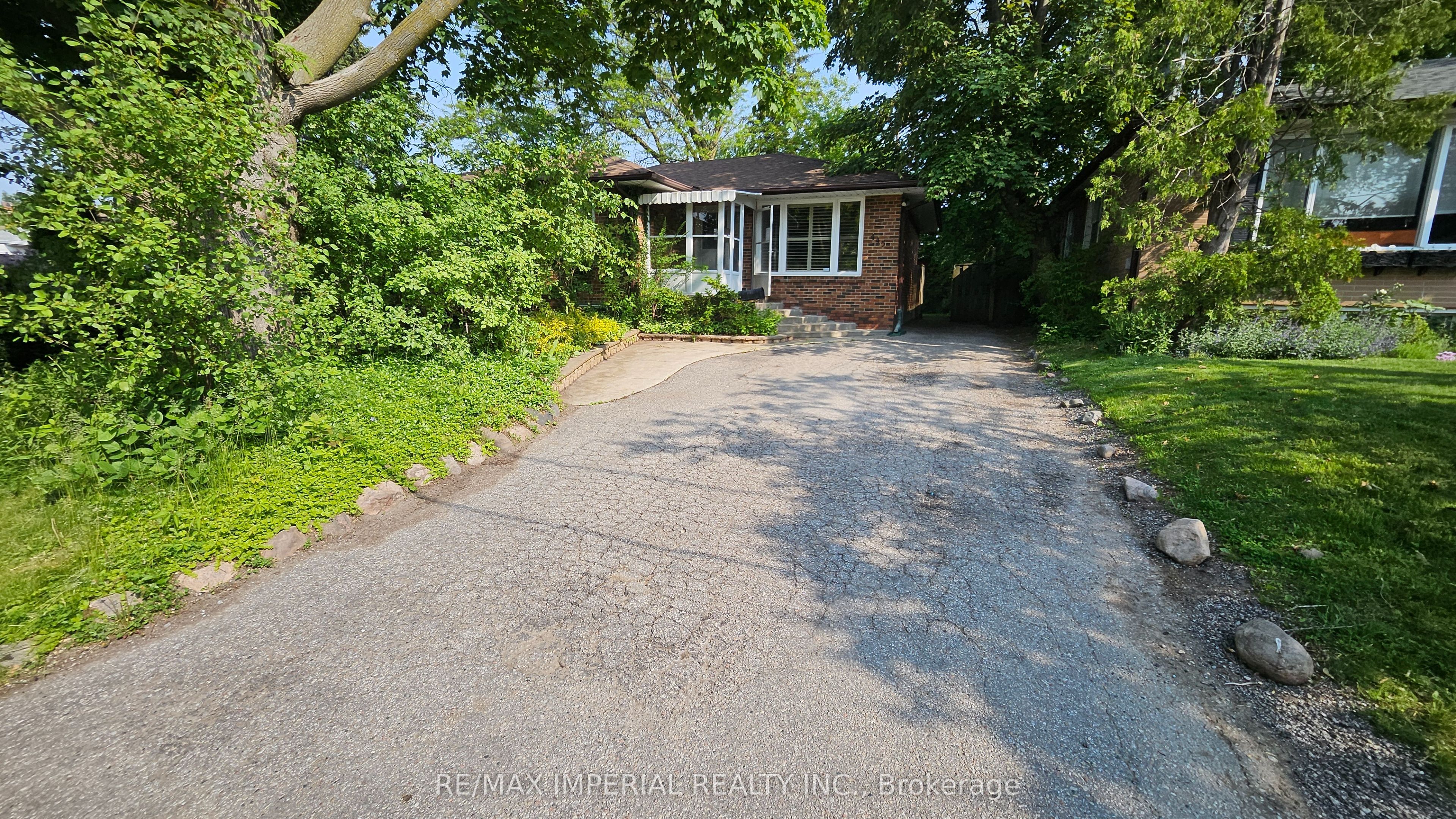445 Paliser Crescent N Property Photo 1